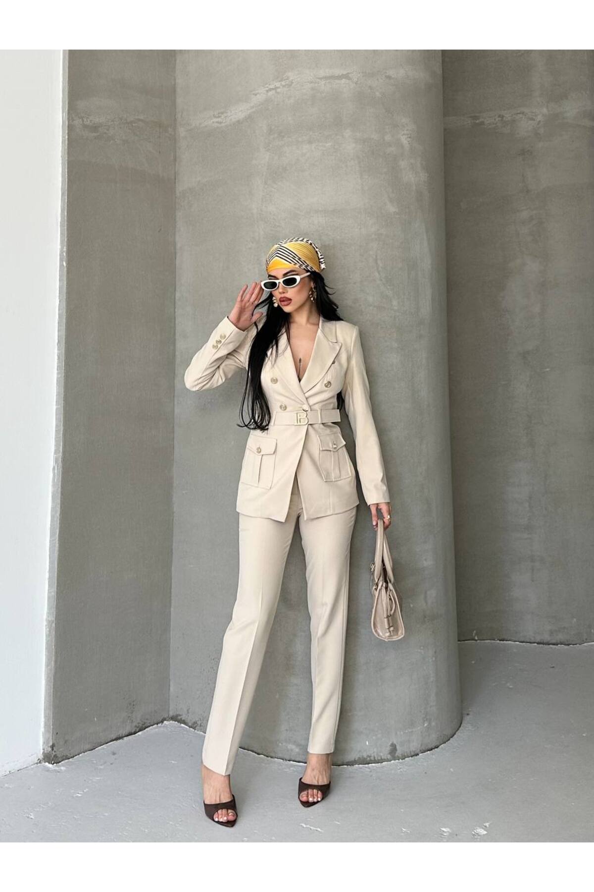 Damen Gürtel-Detail Goldknopf-Kostüm Beige - Görsel 7