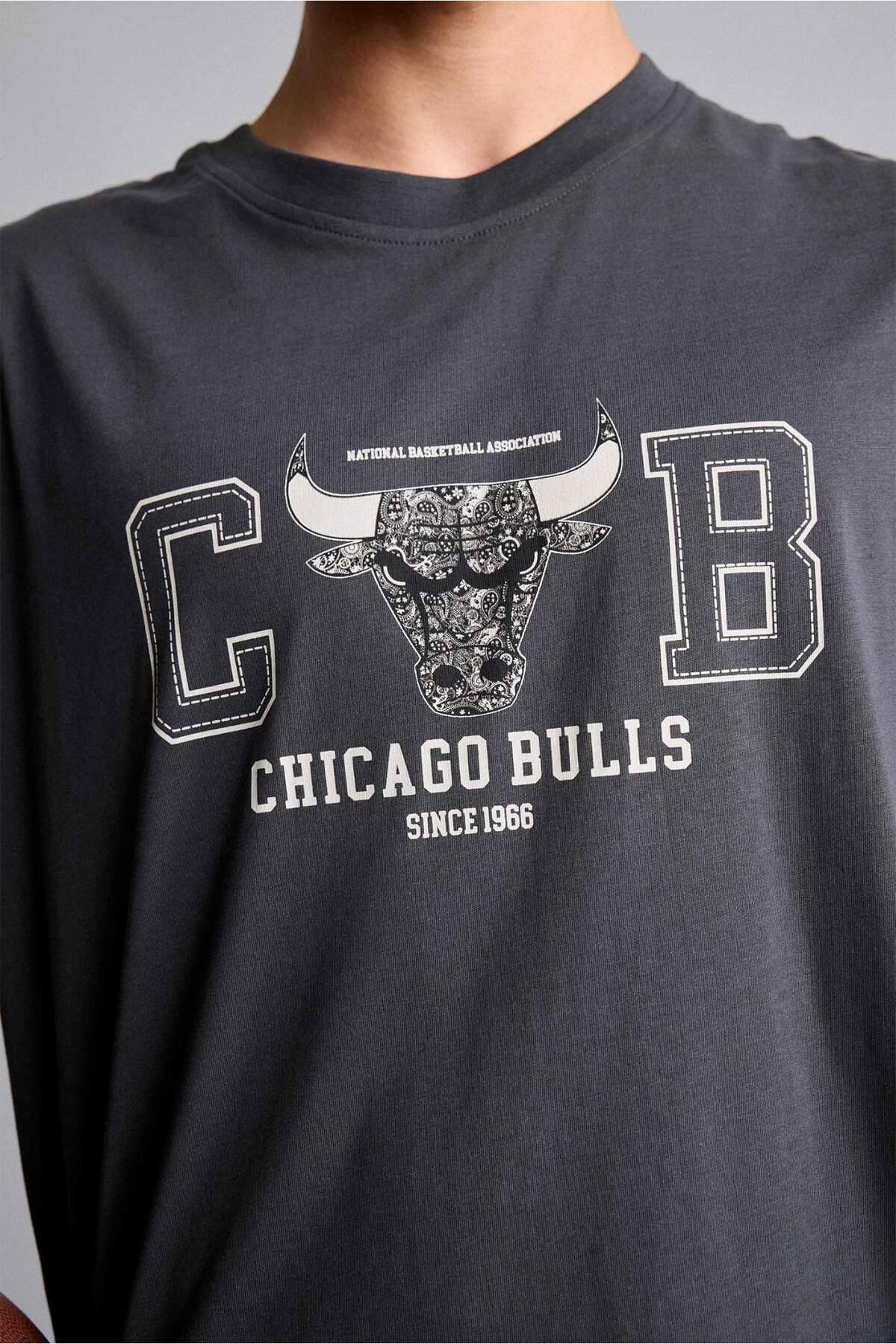 DeFacto %100 Pamuk NBA Chıcago Bulls Lisanslı Oversıze Antrasit Atlet H3860AX26SM görsel 2