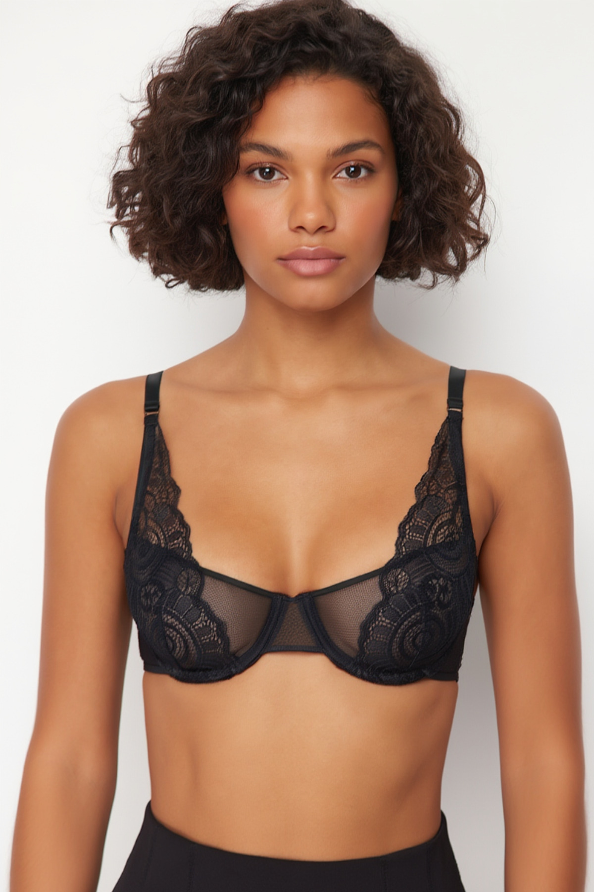 Siyah Dantel Tül Detaylı İp Askılı Kapsız T-Shirt Bra Örme Sütyen