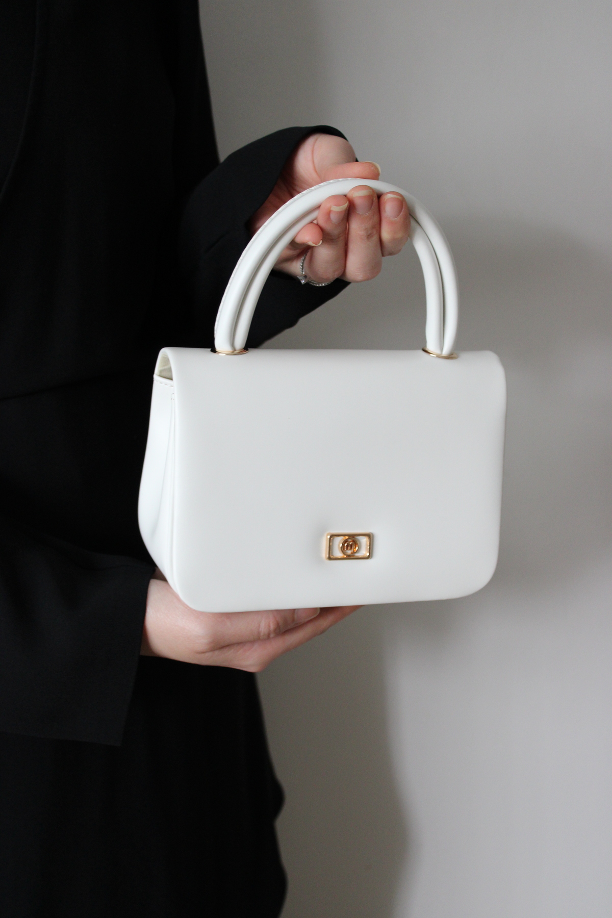 Women's White Hand and Shoulder Bag Casual and Evening Bag