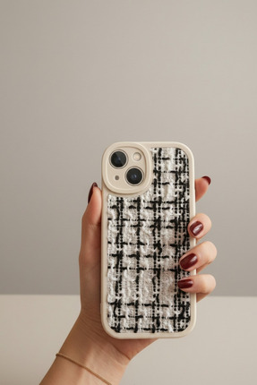 QUSCHU iPhone 15 Uyumlu Tweed Kumaş Dokulu Kamera Korumalı Şık Silikon Telefo...