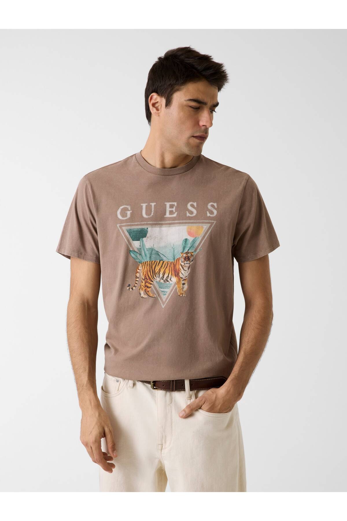 تیشرتزنانهGuessرنگارنگ تیشرتزنانهGuessرنگارنگ