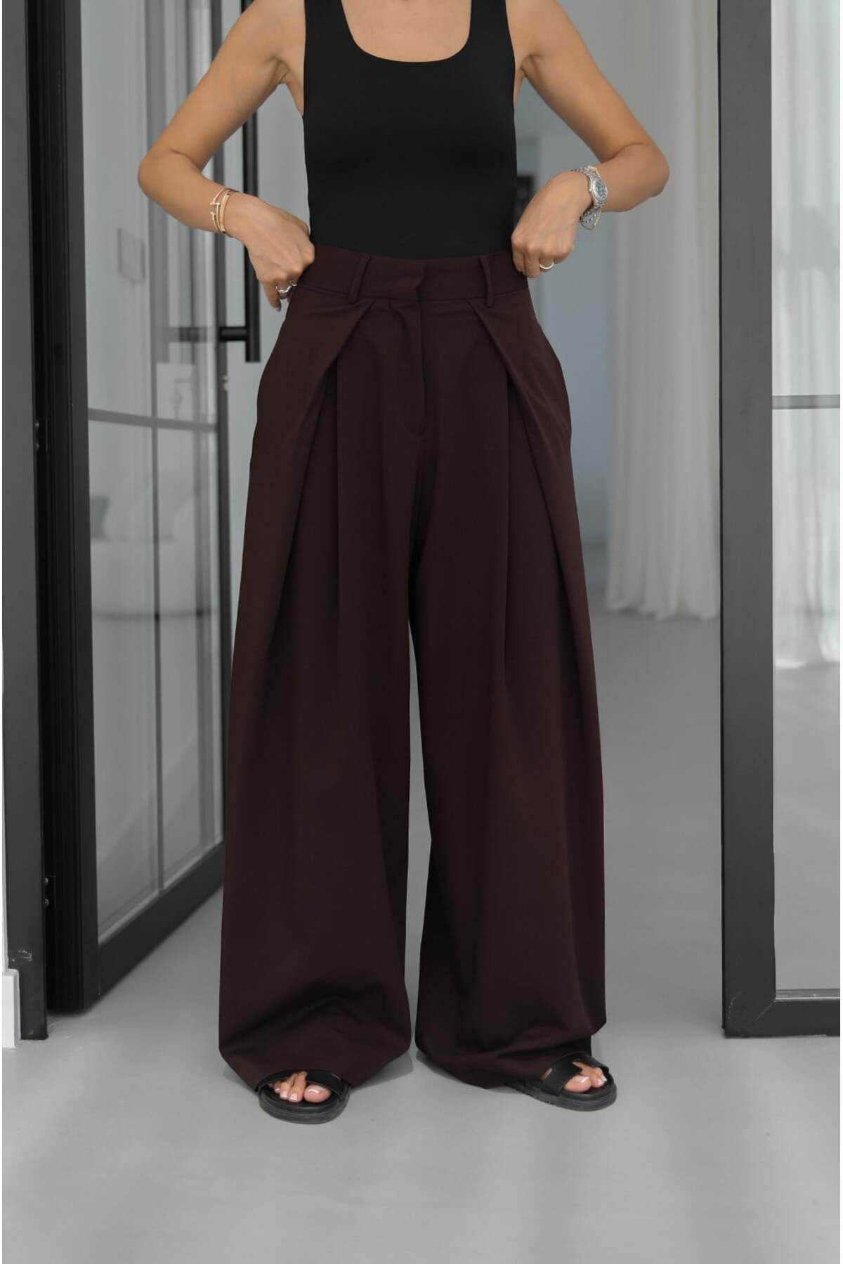 Havoş Burgundy Jove plisirane široke pantalone