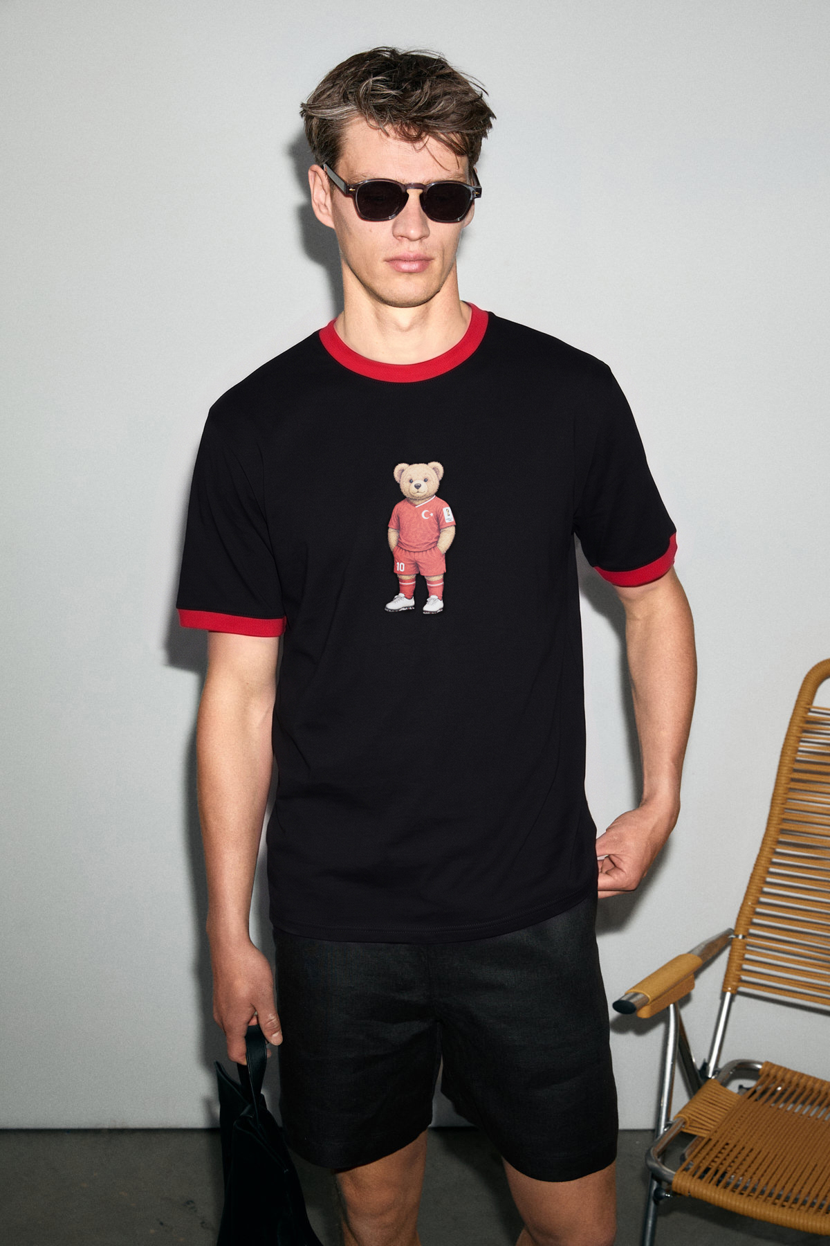 GRIMELANGE PAMIR Erkek %100 Organik Kumaşlı Kontrast Yakalı Dünya Kupasına Özel Baskı Detaylı Siyah T-Shirt görsel 2