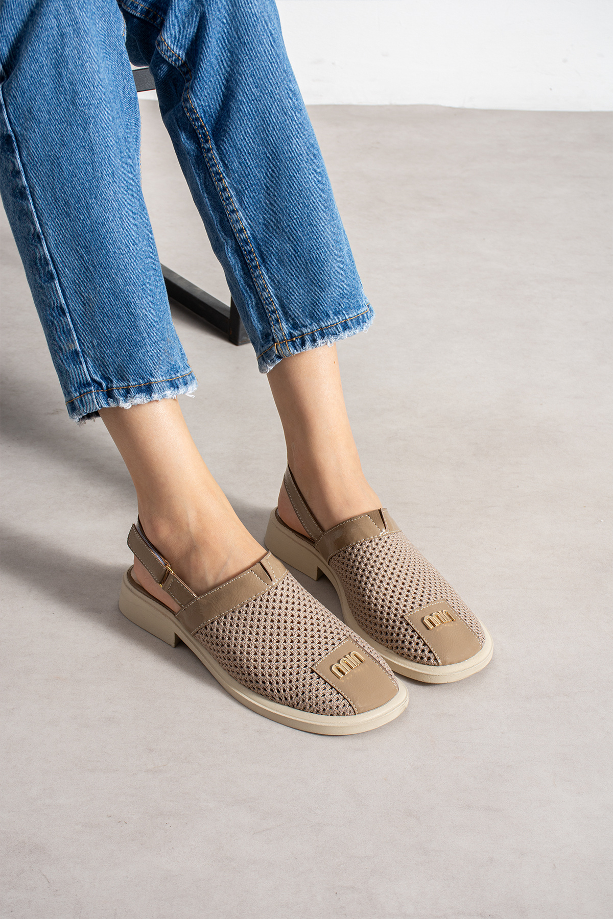 KM shoes Women's Beige Knitted Detailed Comfortable Sandals