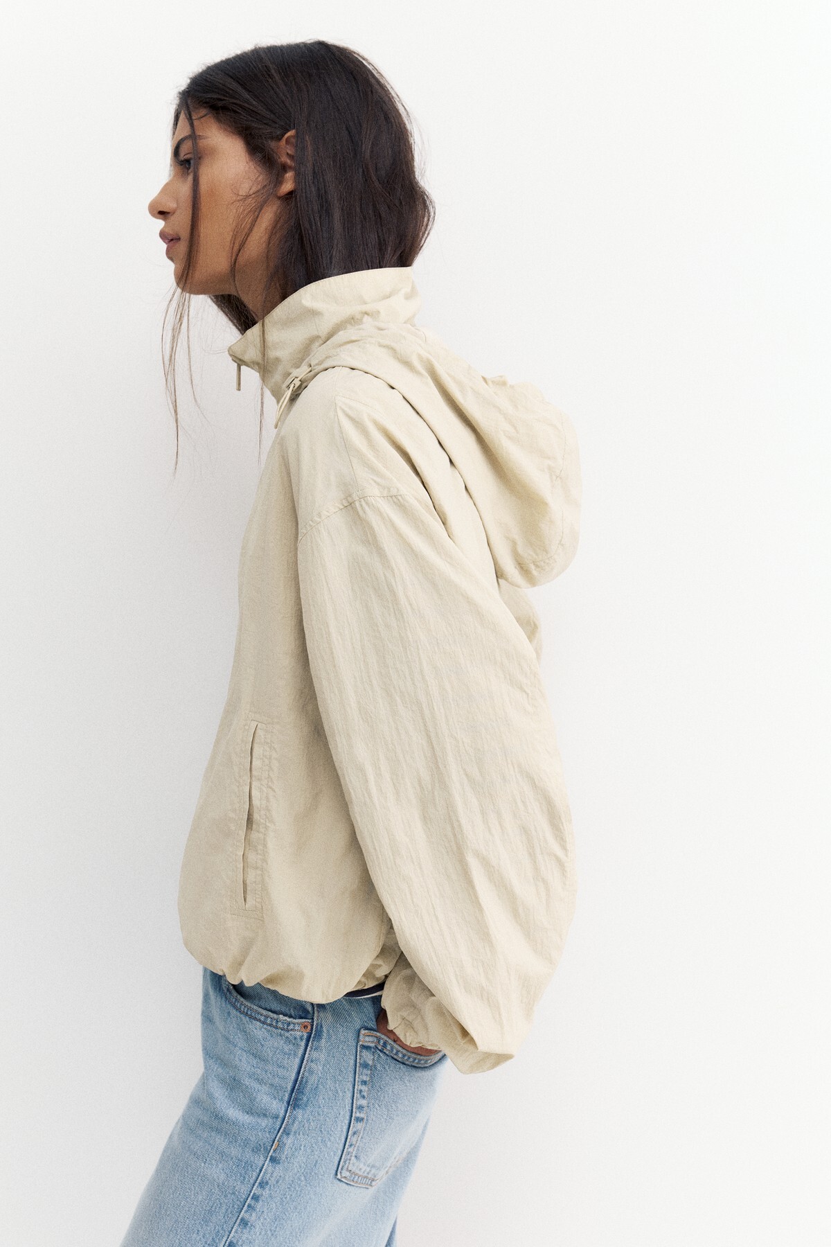 Pull & Bear Kapüşonlu hafif mont görsel 4