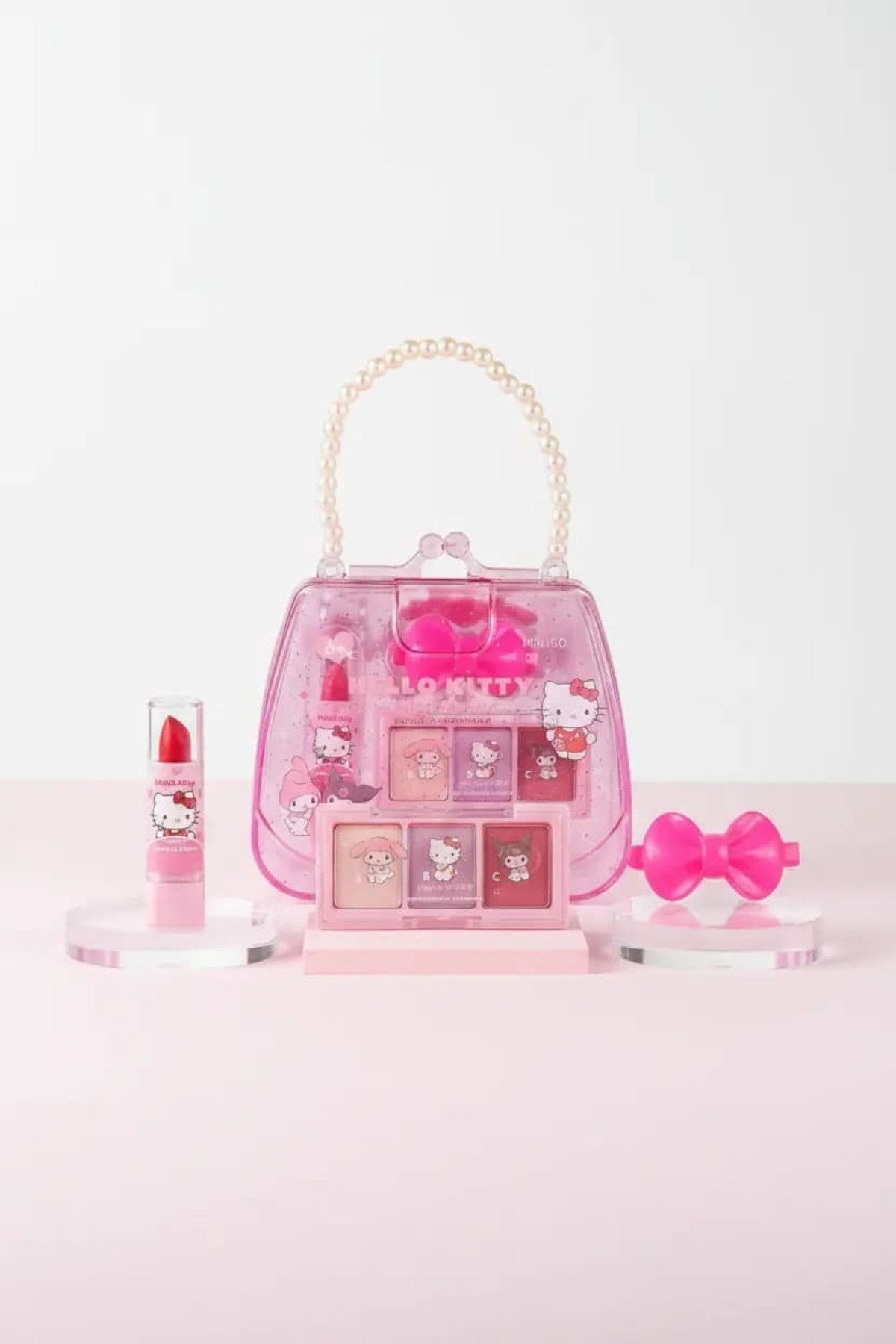 Lisanslı Hello Kitty ve Arkadaşları Ruj, Far Paleti ve Saç Tokası Seti – Renkli Stil — 2024985410102 — تصویر 2 از 5