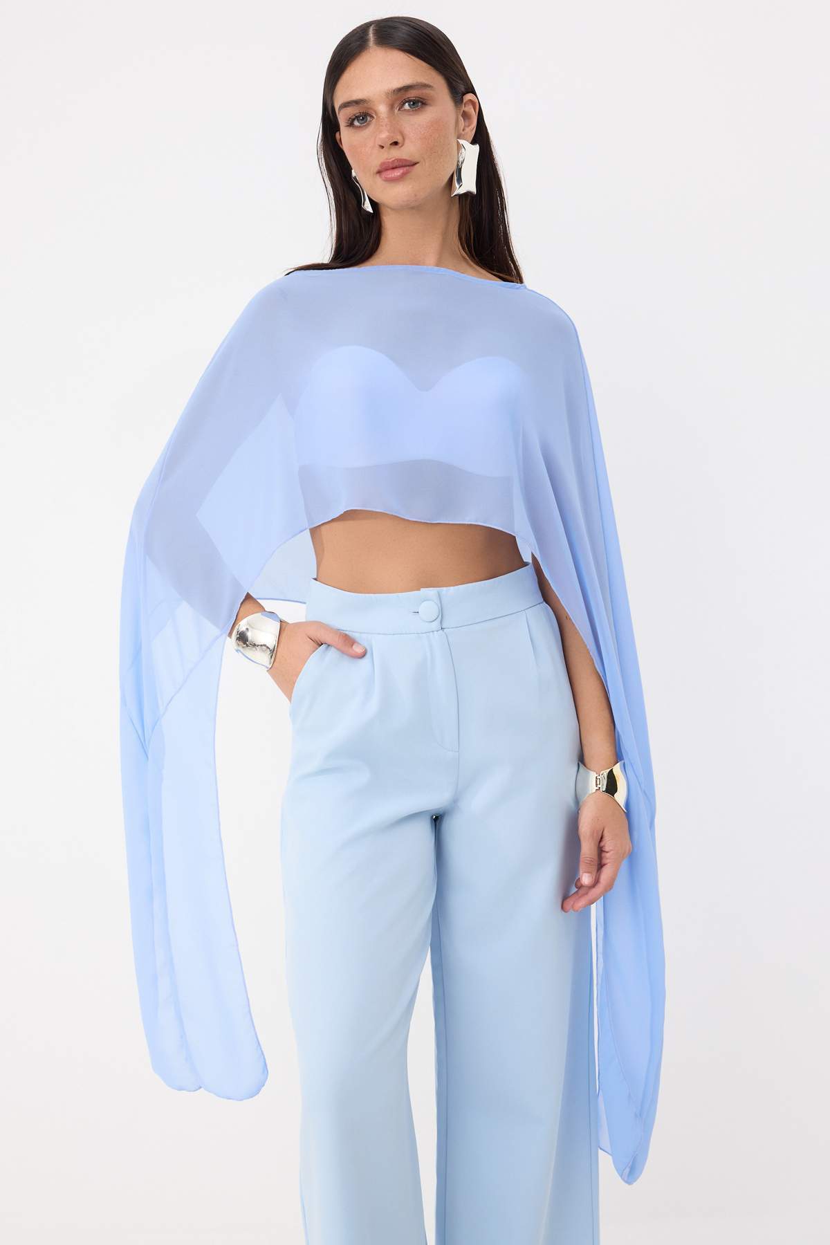 Trendyol Kollektion Hellblaue, asymmetrisch geschnittene, ungefütterte Chiffo...