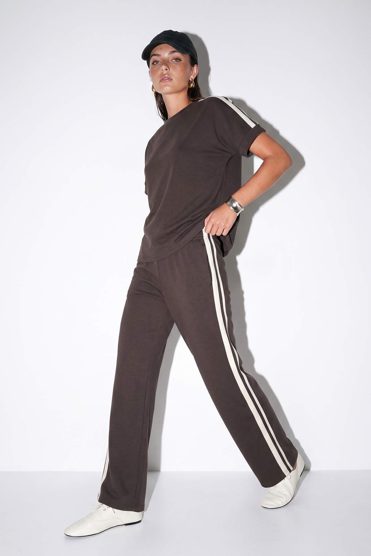 Drop by Trendyolmilla Kahverengi Şeritli Pike Modal Rahat Kumaş Alt-Üst Takım TDRSS26AU00019