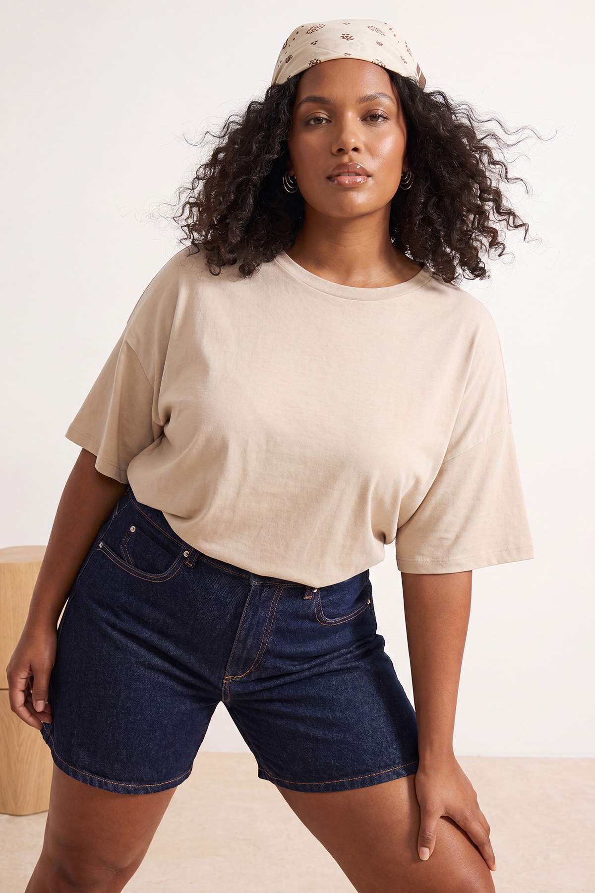 Trendyolmilla Curve Taş Fitted/Bele Oturan Düşük Kol Truvakar Yumuşak Örme T-Shirt TBBSS26BF00083