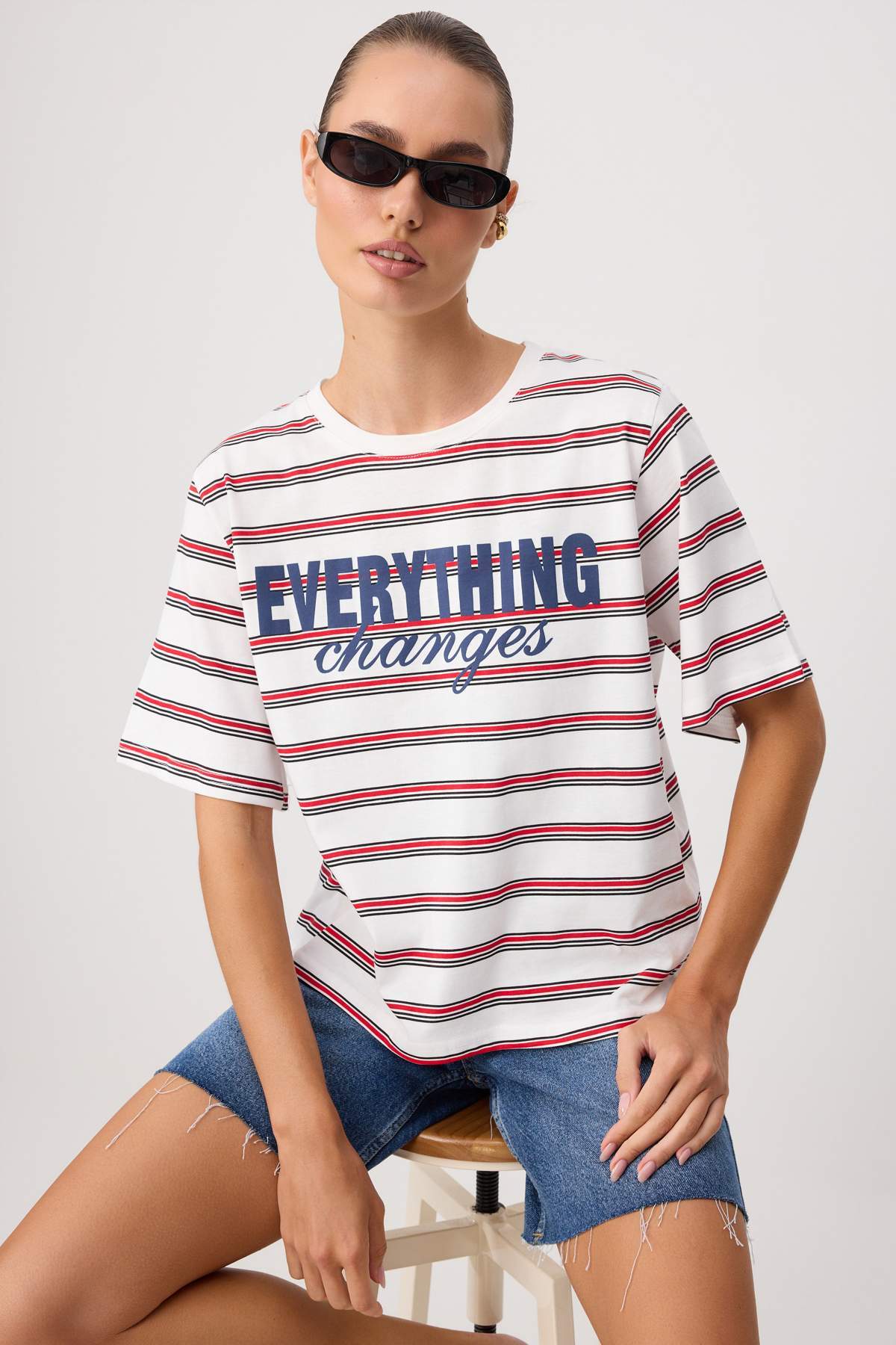 Trendyolmilla Ekru Çizgili Regular Bisiklet Yaka Düşük Kol Kısa Tok Pamuklu Örme T-Shirt TWOSS26TS00332