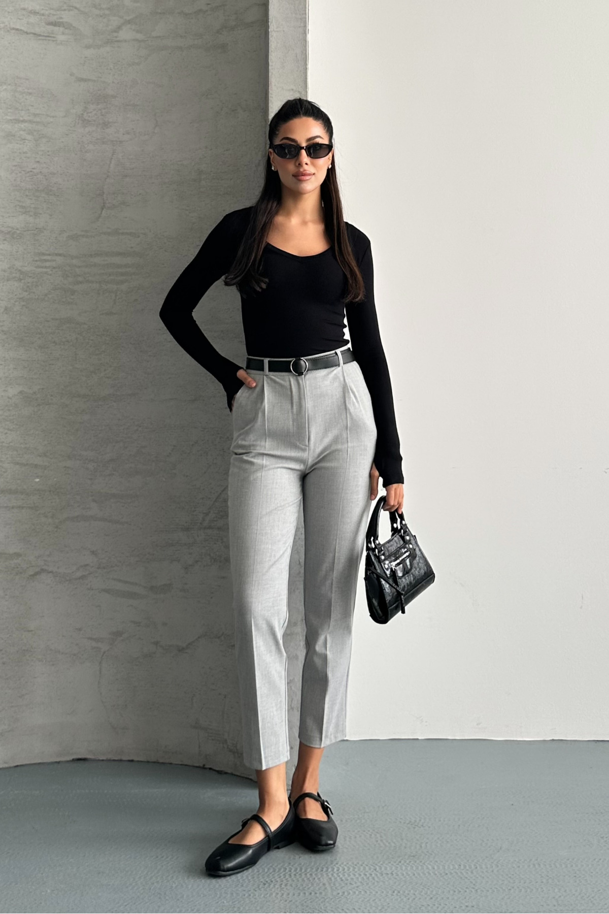 macharel jeans Kadın Dar Paça Pileli Kemerli Kumaş Sıgaret Gri Pantolon