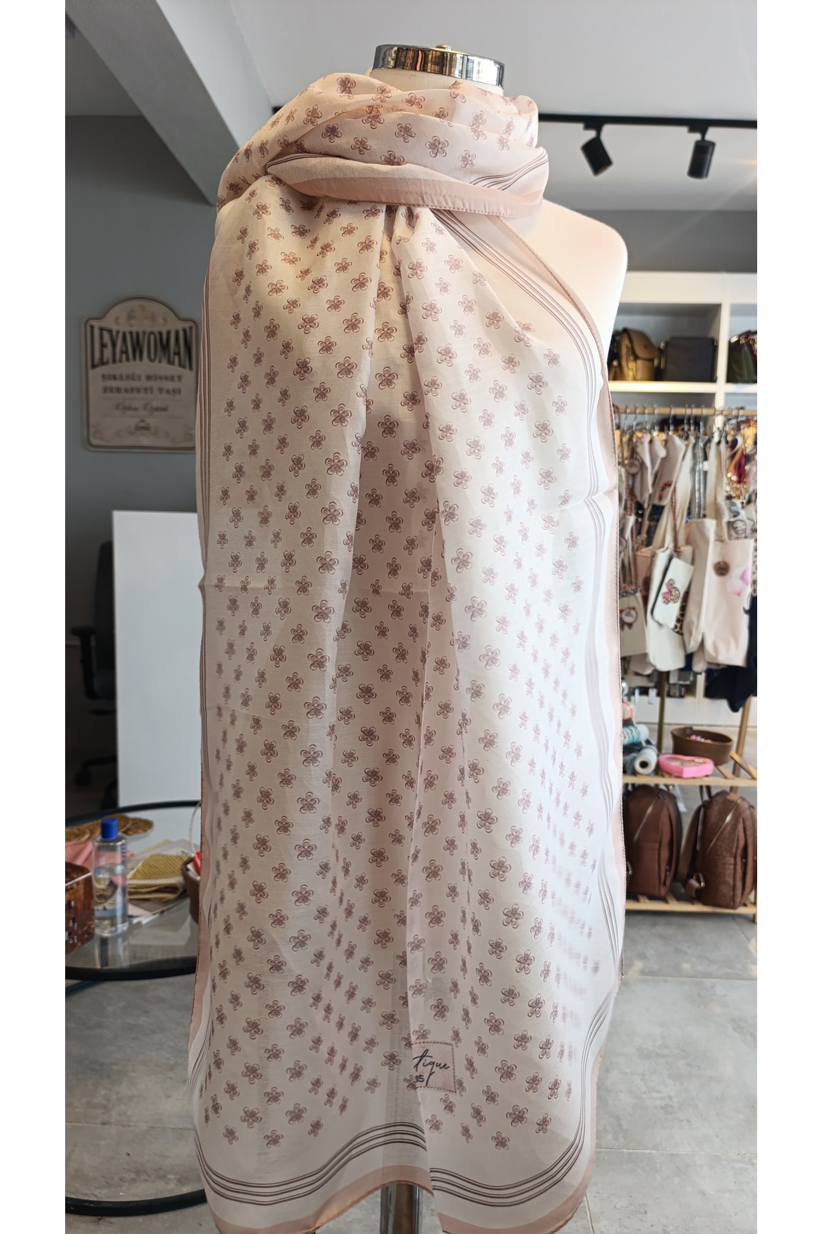 LA BOUTIQUE ÖZEL SERİ ŞAL