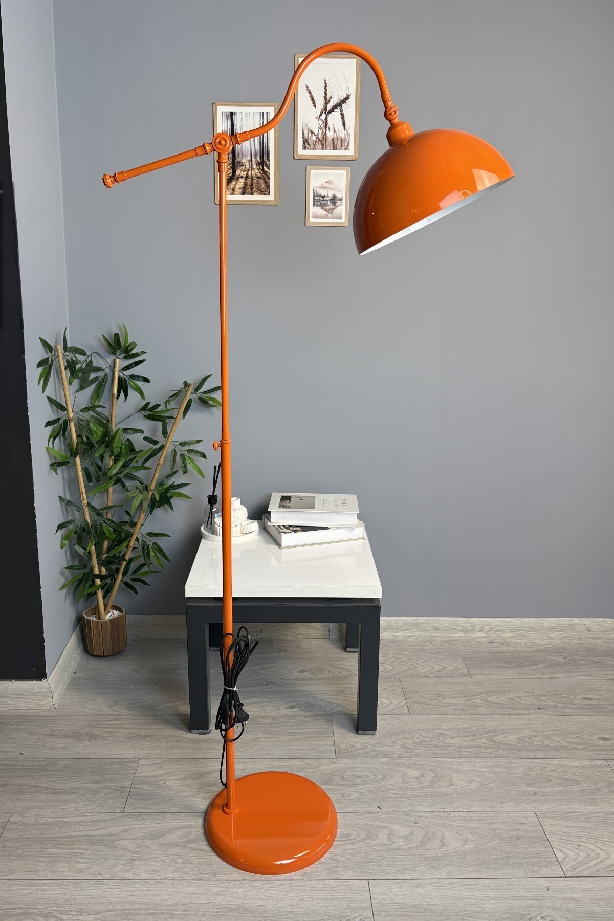 Orange Pendulum Body Floor Lamp Moving Head Modern Decorative Metal Floor Lamp