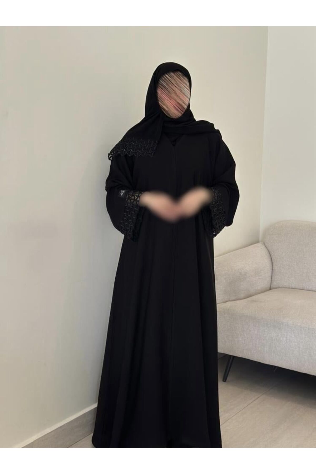 عباية رانيا, تصميم كلاسيكي فاخر باكمام