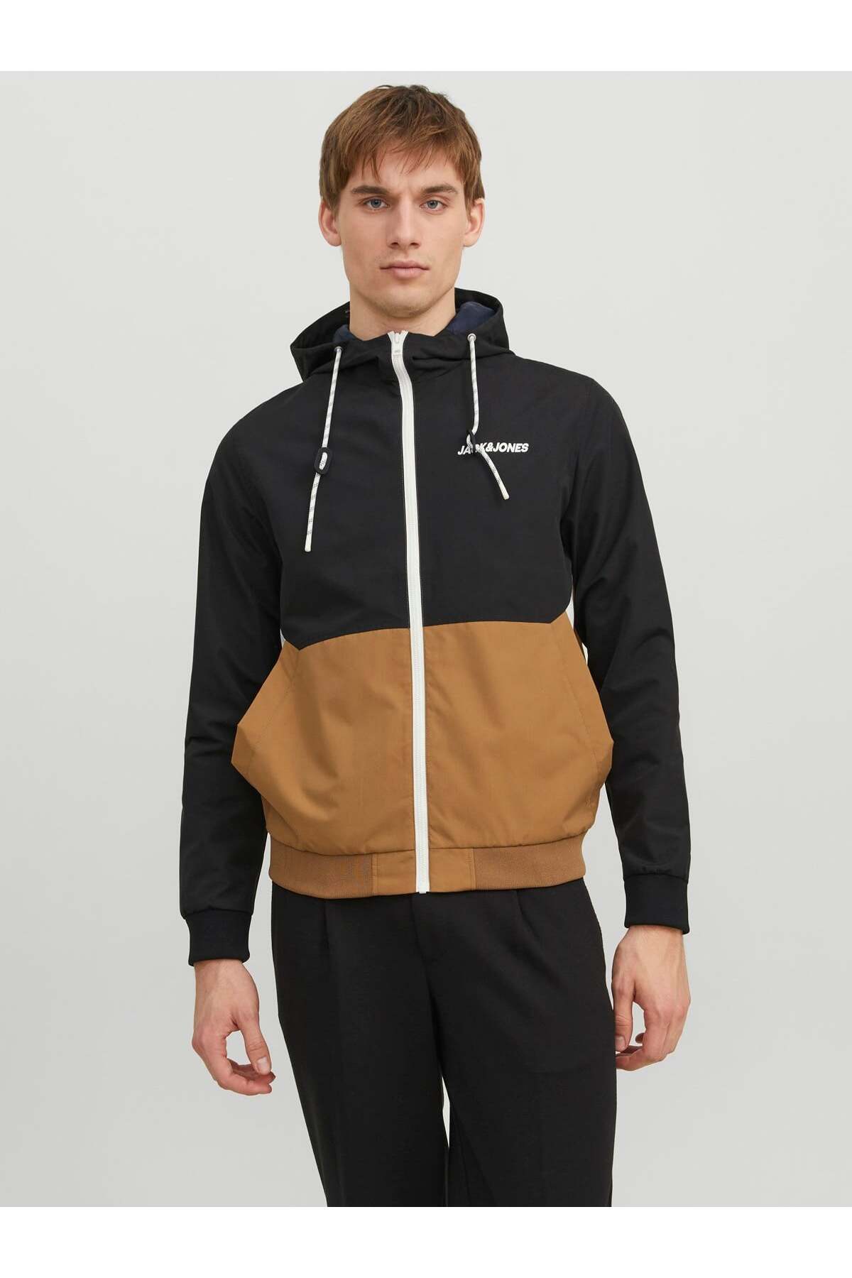 Kapuze با Jacke Leichte Bomberjacke، Durchgehenden Reißverschluss und Seitlichen Paspeltaschen جک اند جونز کت Jack & Jones