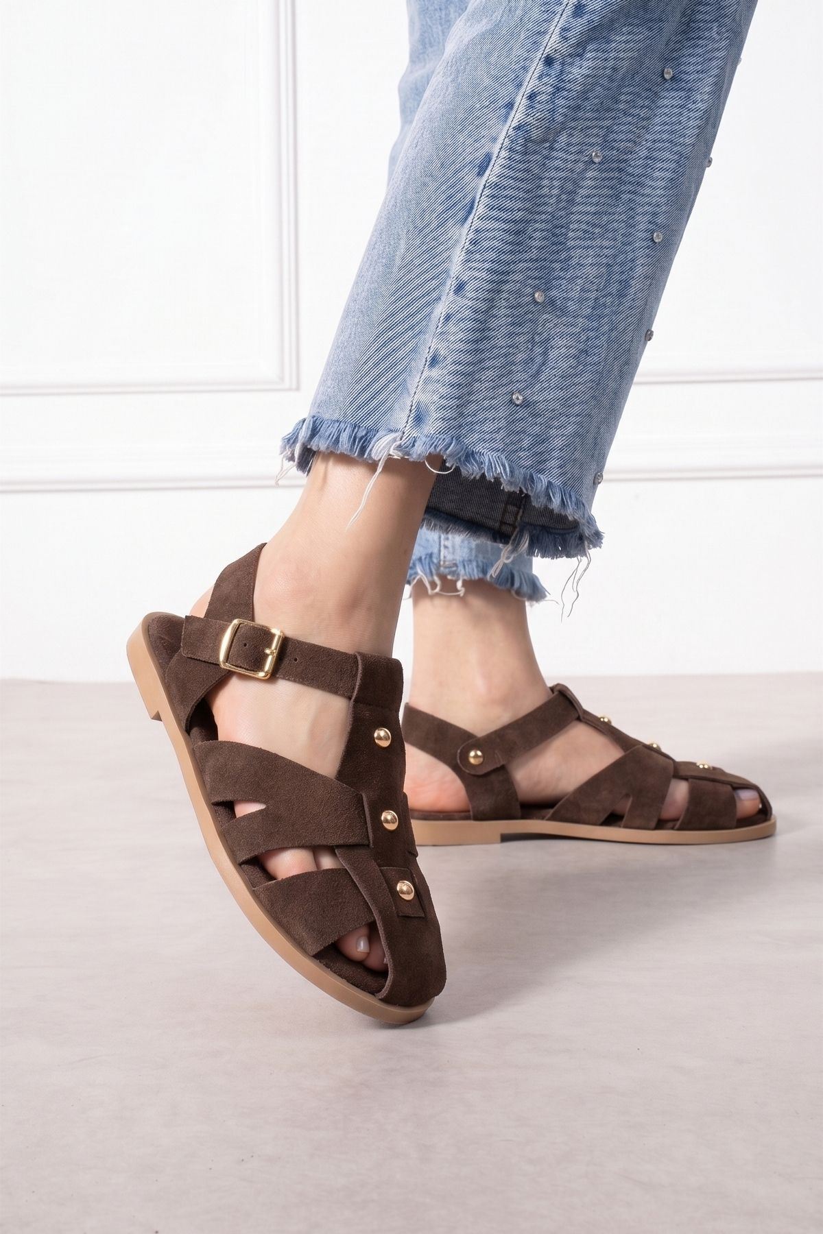 FUGA MODA Treviso Kahverengi Süet Gold Tokalı Çok Bantlı Kadın Sandalet görsel 4