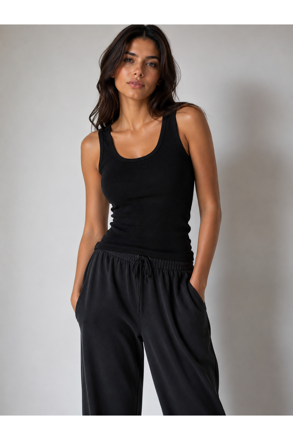 HELMİRA Kadın Siyah Askılı Kaşkorse Kumaş Fitilli Görünümlü Slim-Fit Basic Bluz-Atlet görsel 4