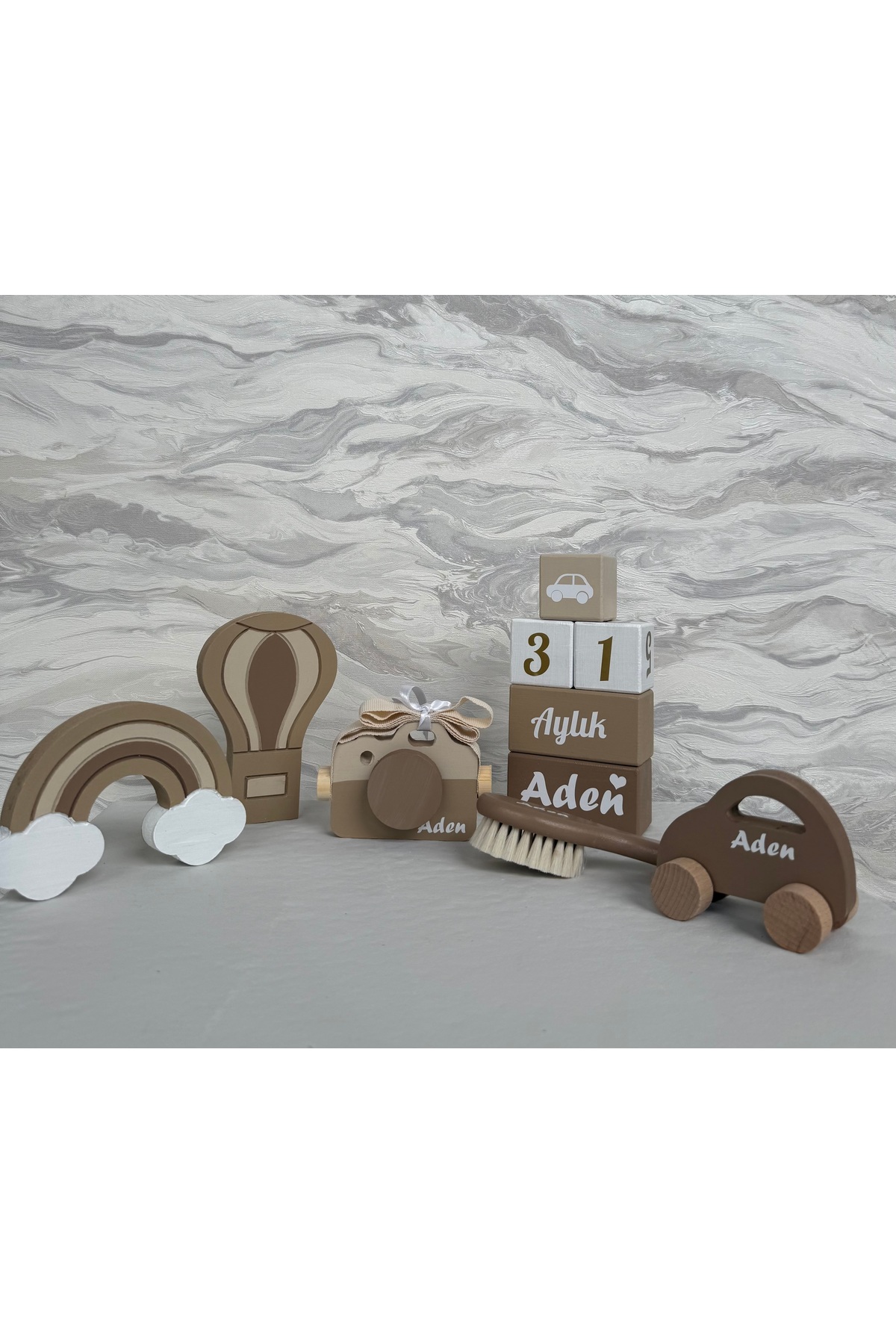Toprak tonlarında bebek objeli tam set