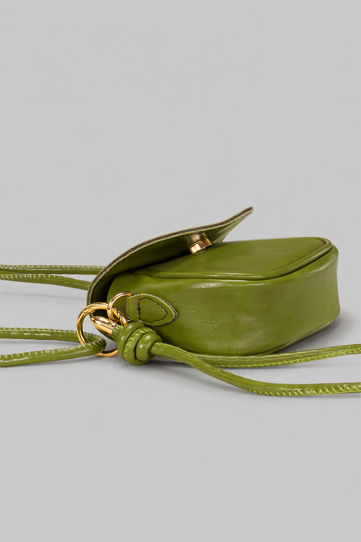 Housebags Avokado Yeşili Kapaklı Micro Kadın Omuz ve Çapraz Askılı Çanta, Ayarlanabilir İpli Askılı, Gold Metal Detaylı, görsel 5