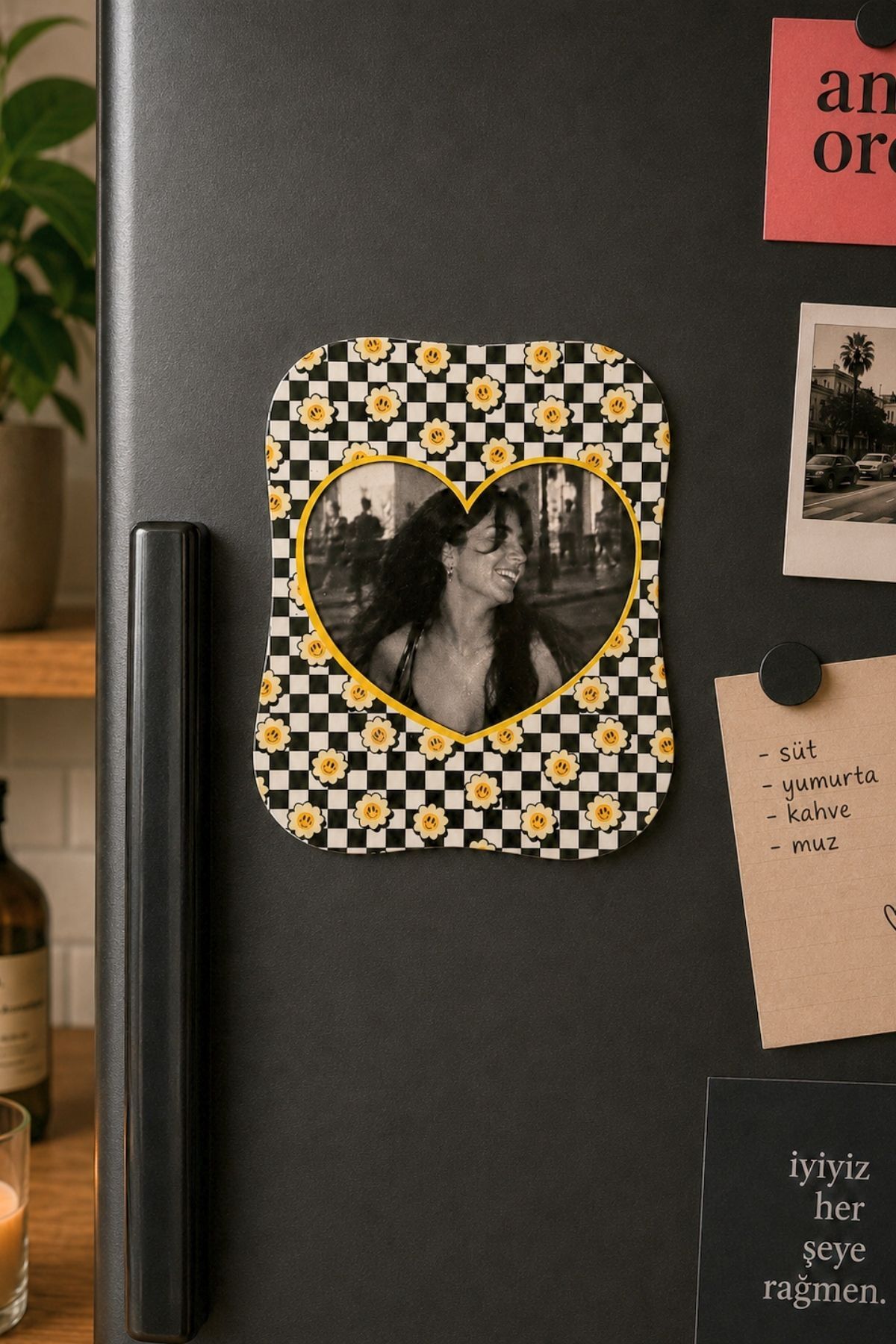 Papatyalı Magnet Fotoğraf Çerçevesi – Kalpli