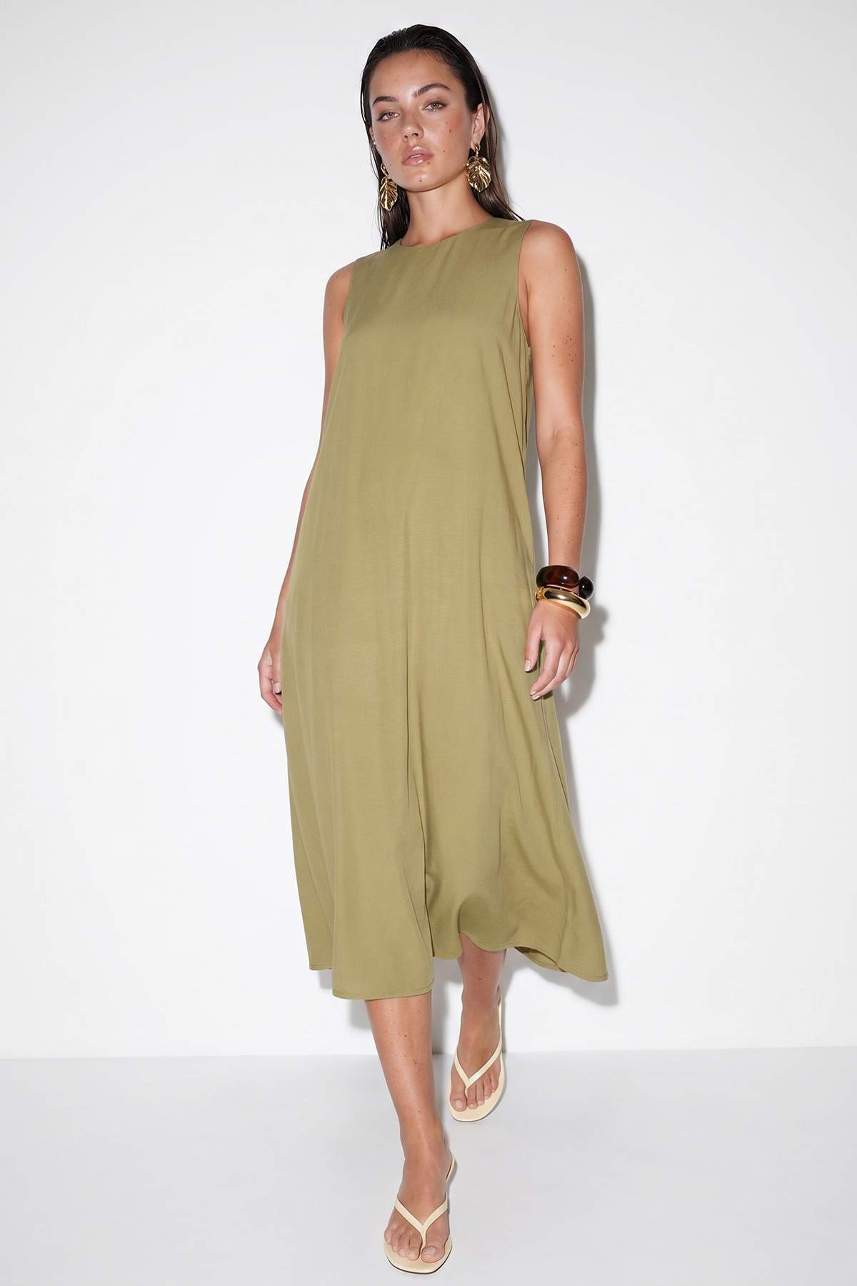 Drop by Trendyolmilla Haki Bisiklet Yaka Kolsuz Dokuma Elbise TDRSS26EL00079