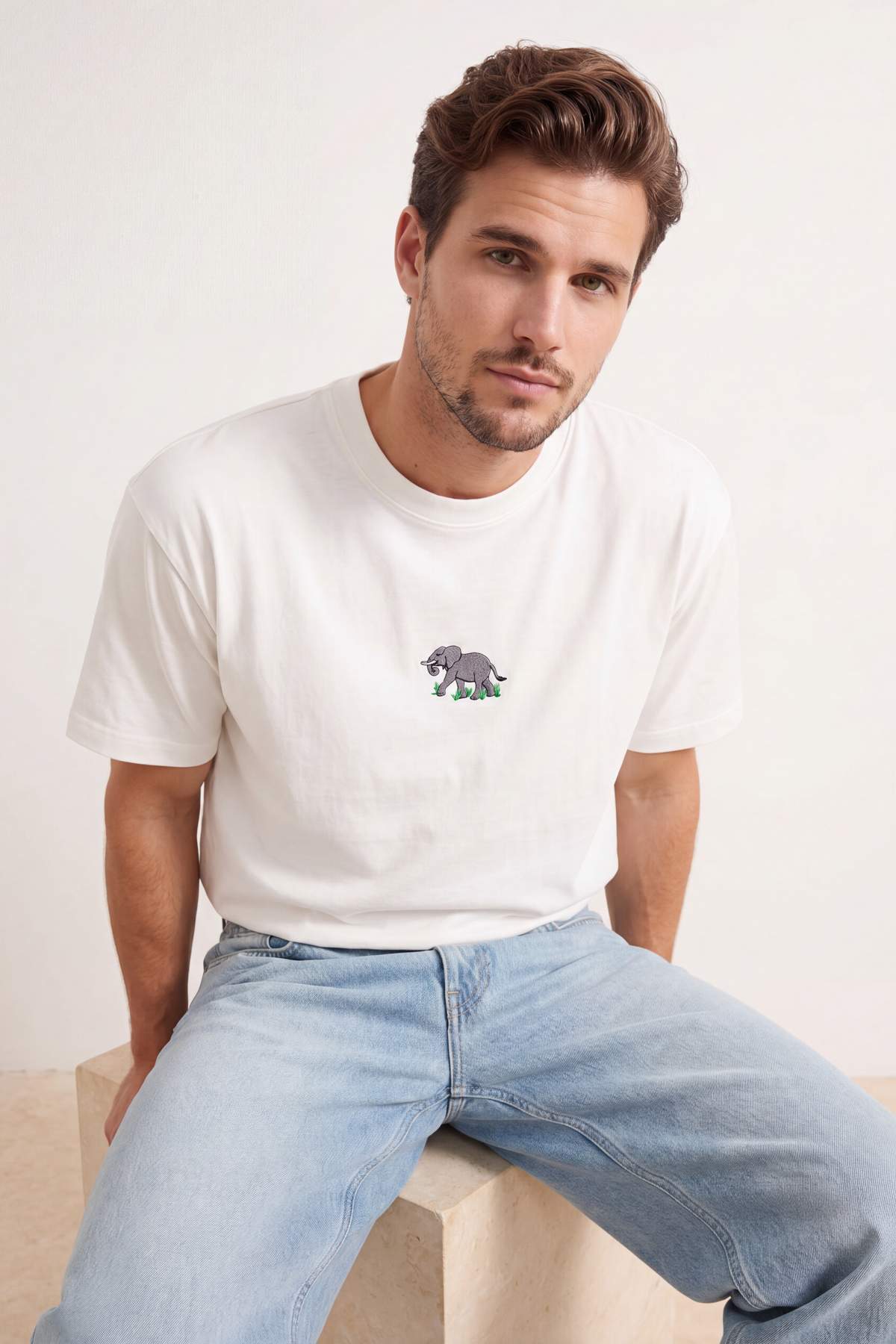 Trendyolmilla Man Ekru Oversize/Geniş Kalıp Fil Nakış %100 Pamuk T-Shirt TMNSS26TS00077
