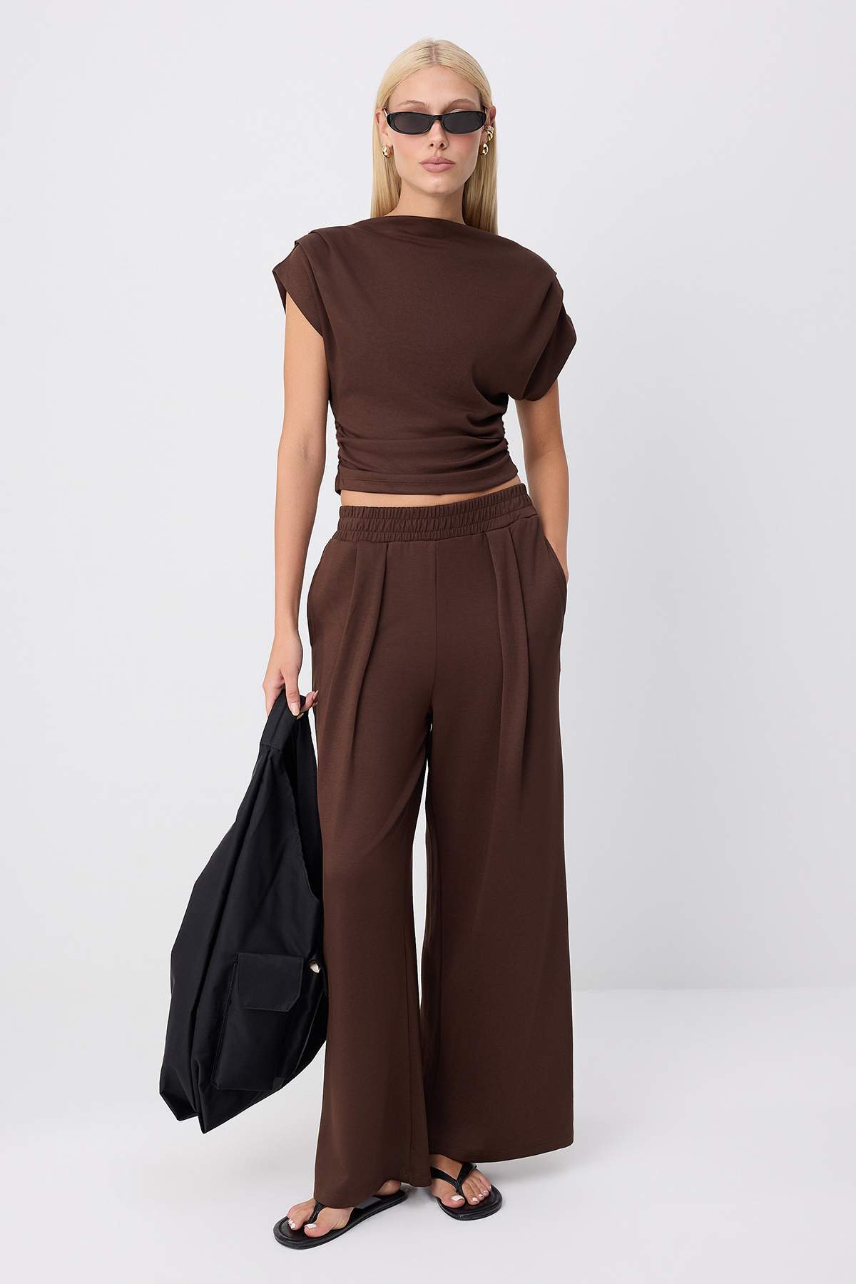 Trendyolmilla Kahverengi Düz Regular Ay Kol Kısa Soft Touch Örme Alt - Üst Takım TWOSS26AU00291