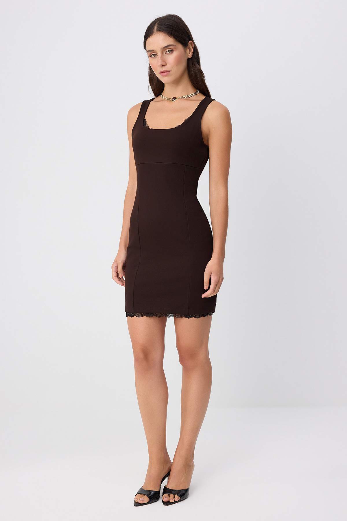 Trendyolmilla Kahverengi Çizgili Bodycon Havuz Yaka Dantel Detaylı Mini İnterlok Örme Elbise TWOSS26EL00756