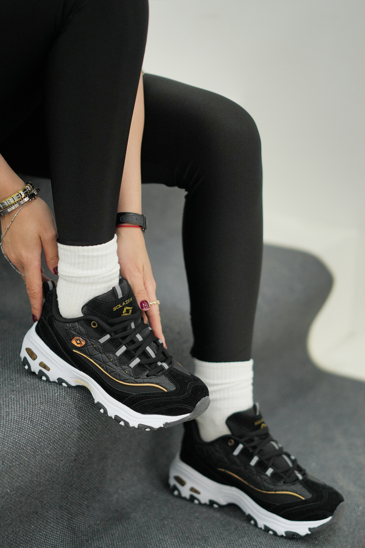 Women's Black Gold Sneaker Casual Sports Shoes 049