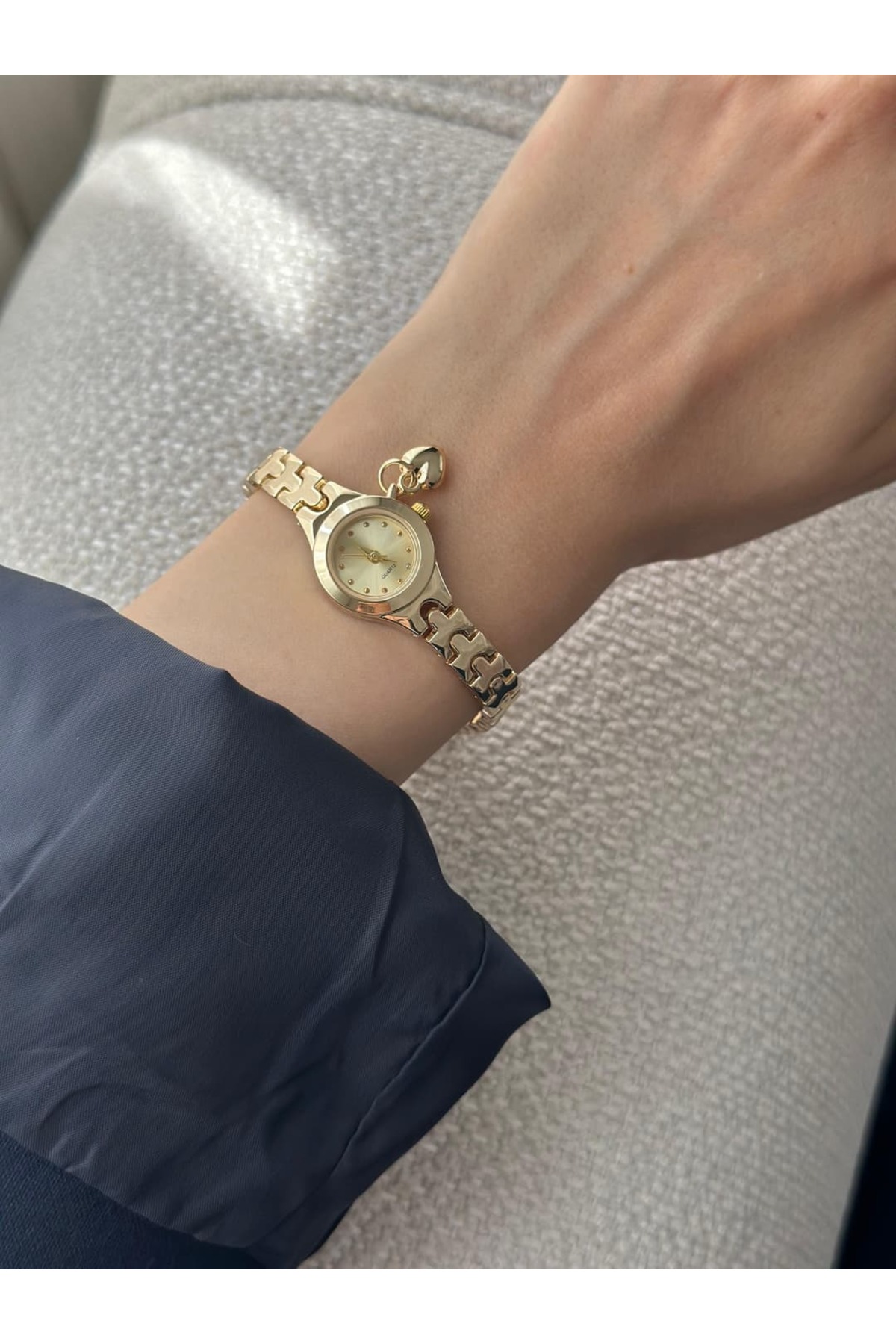 MERW Gendry Model Gold Sarı Renk Vintage Seri Metal Kordon Kadın Kol Saati görsel 3