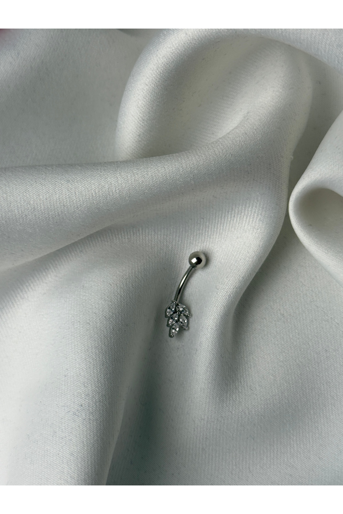 Yaprak Göbek Piercing 4