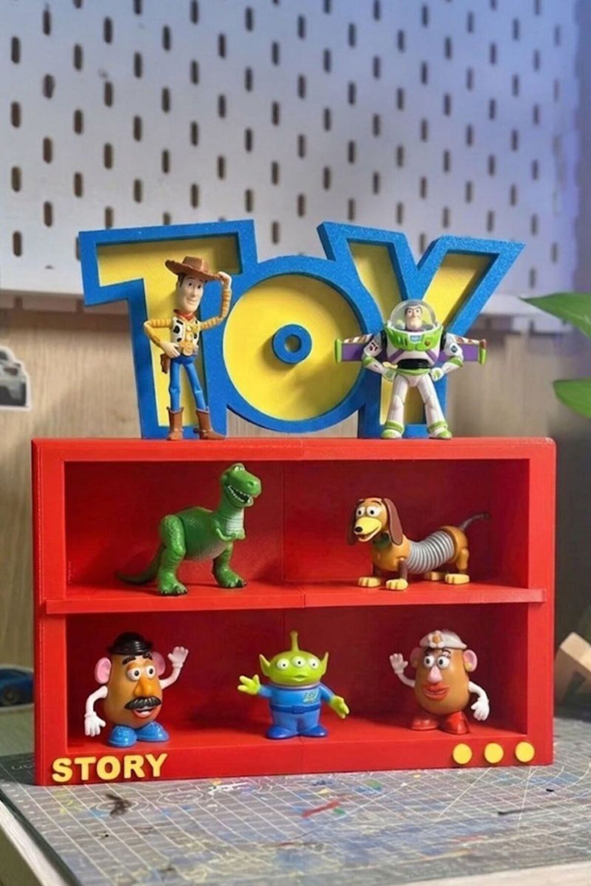 Toy Story - Oyuncak Hikayesi Tasarımlı Raflı Stand - Fiyatı, Yorumları