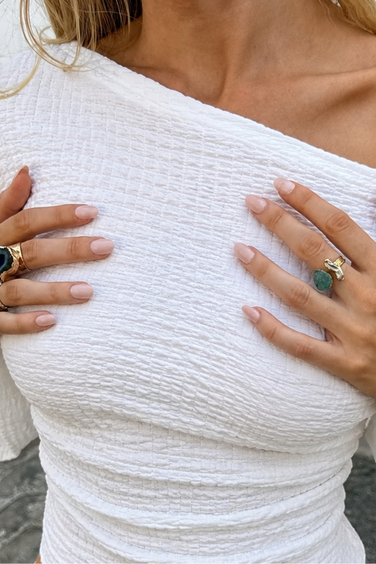 World Fashion Trends BEYAZ BELE OTURAN OMZU AÇIK ESNEK BLUZ görsel 4