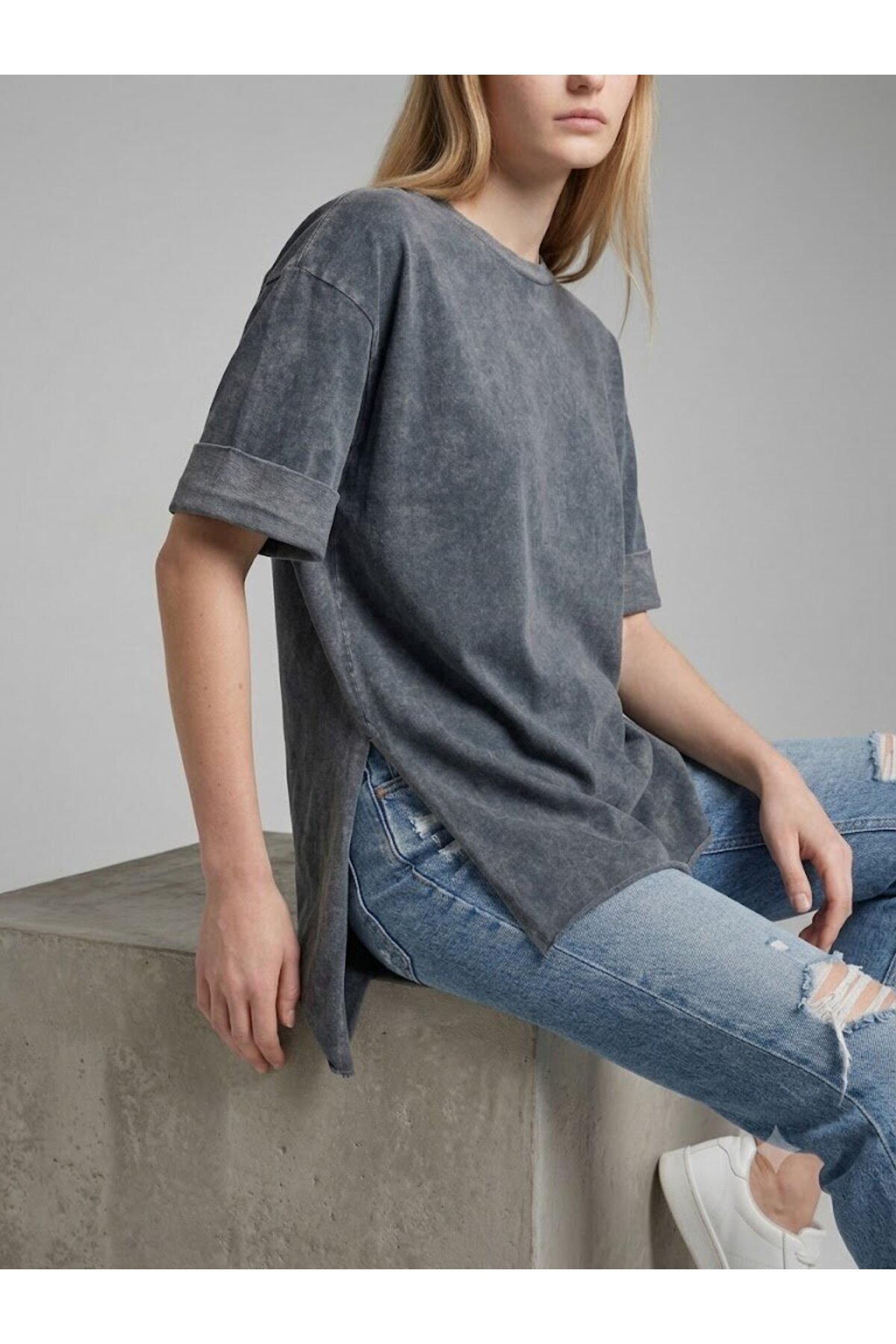 MOVİMENT Antrasit Asit Yıkama Duble Kol Geniş Kesim Asimetrik Yırtmaçlı Örme T-Shirt