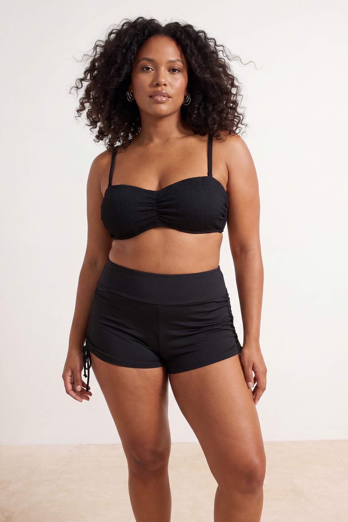 Trendyolmilla Curve Siyah Yüksek Bel Yanları Bağlamalı Şort Silüet Bikini Altı TBBSS26CR00021