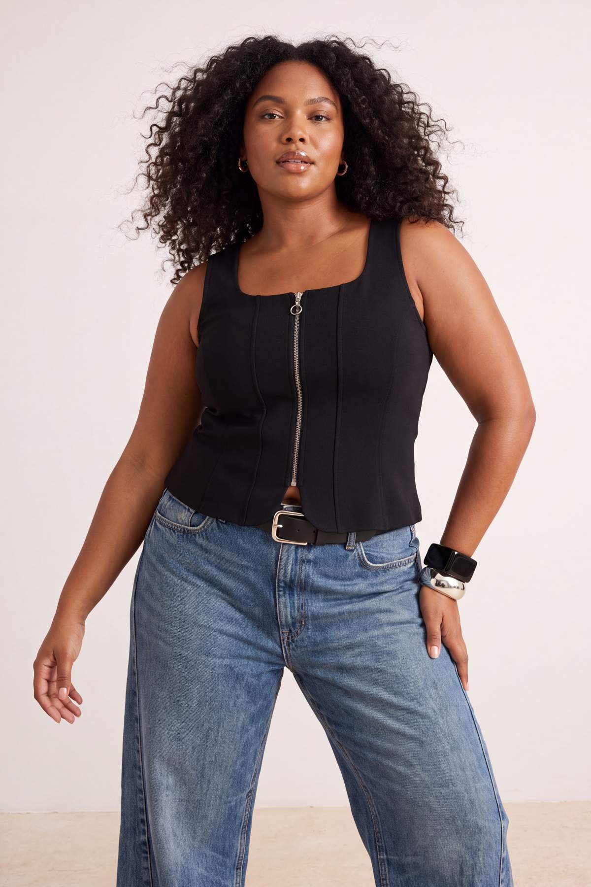 Trendyolmilla Curve Siyah Fitted/Vücuda Oturan Kare Yaka Fermuarlı Kolsuz Krep Örme Büyük Beden Bluz TBBSS26AF00258