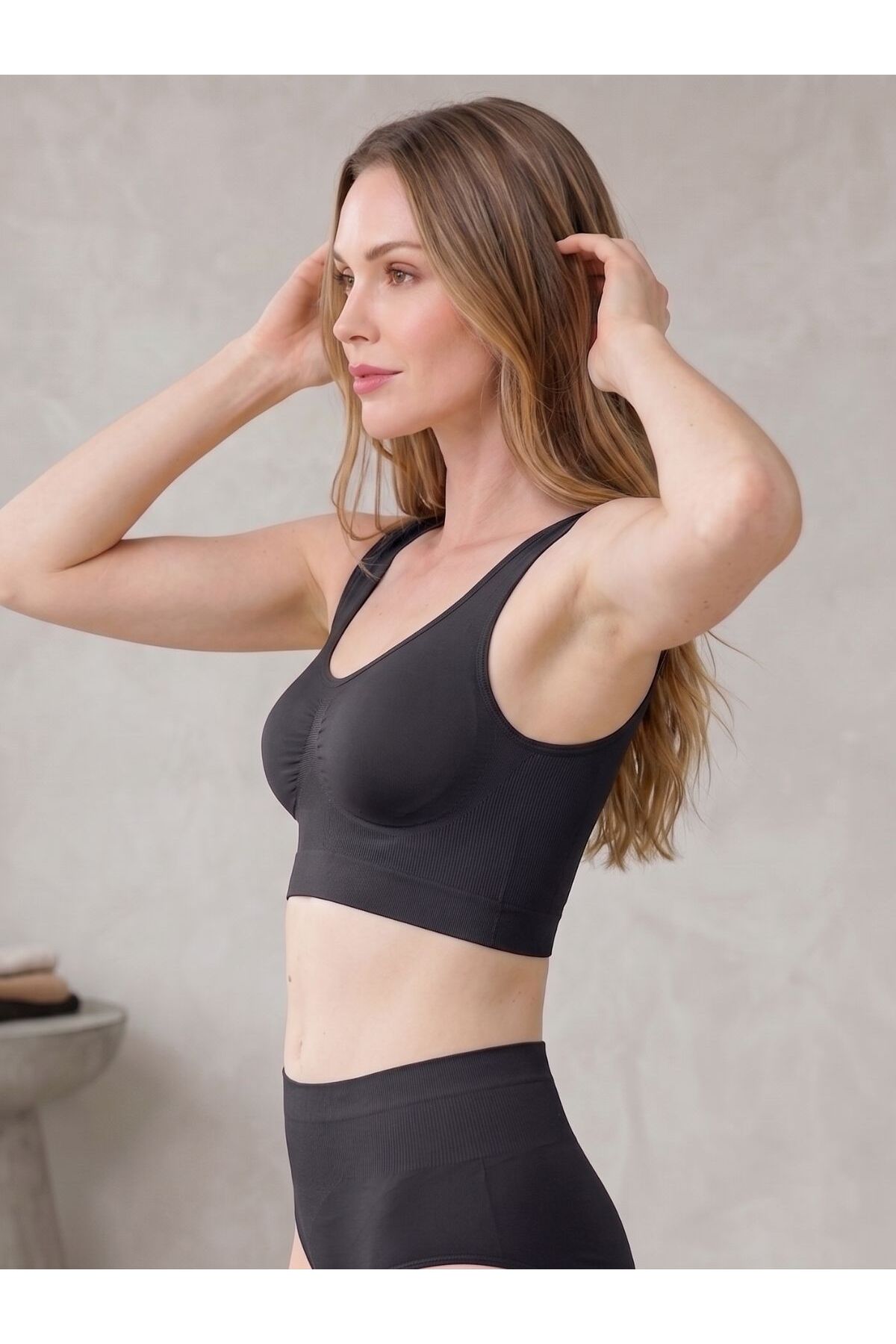 Formactive Siyah Kalın Askılı Toparlayıcı Crop Dikişsiz Atlet Büstiyer 1085 görsel 2