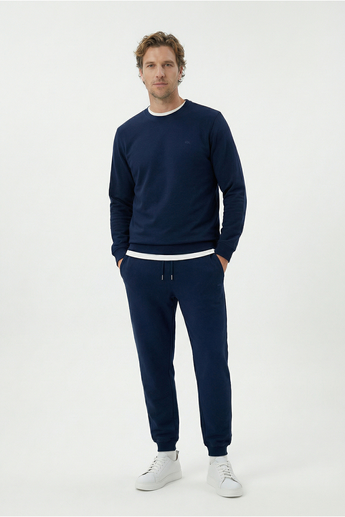 Bisiklet Yaka Regular Fit Pamuklu Basic Sweatshirt — سرمه‌ای KY26C00000023 — تصویر 4 از 7