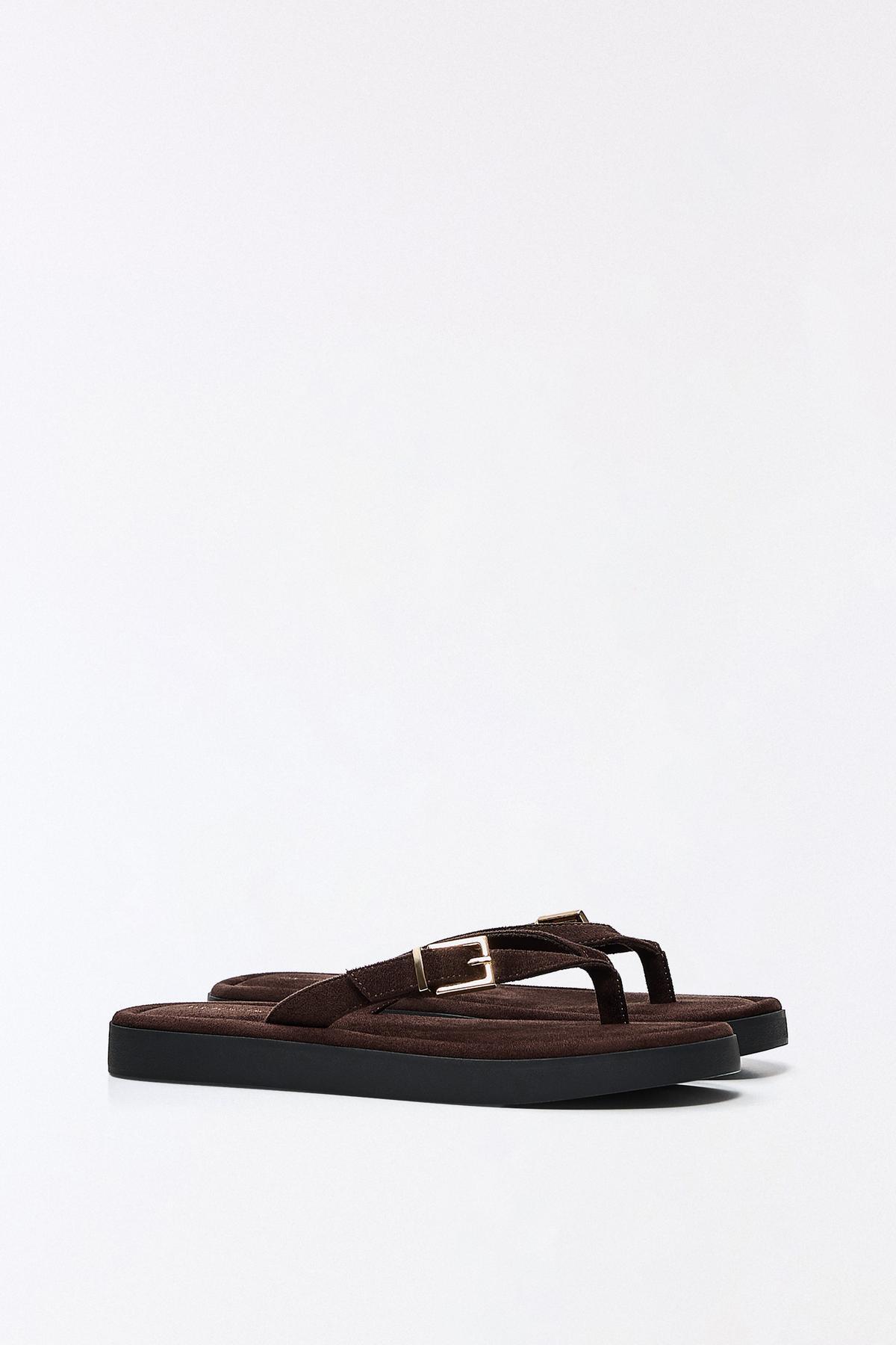 Flat toe sandals with buckles