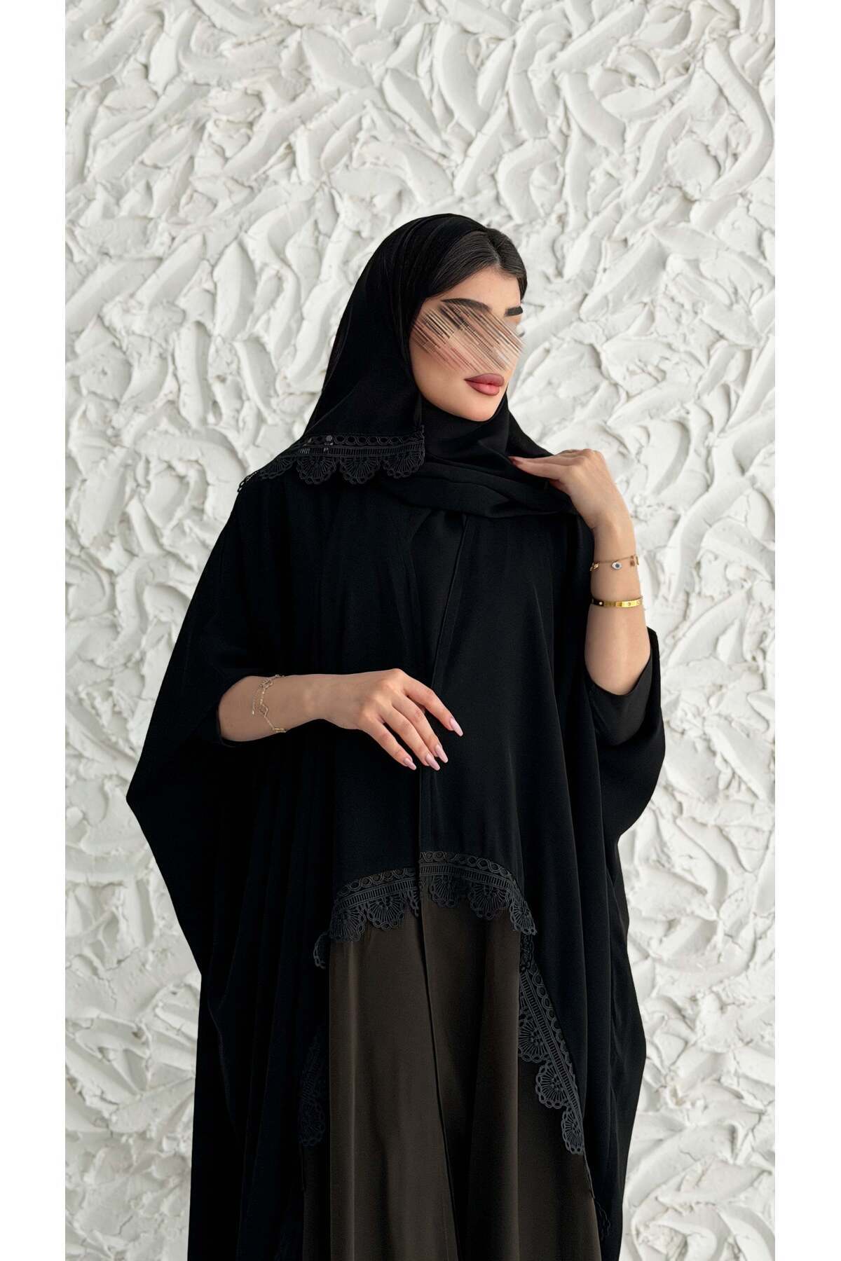 عباية كريب ملكي أنيقة بقصّة نص البشت مع اضافه حرير مغسول عصرية