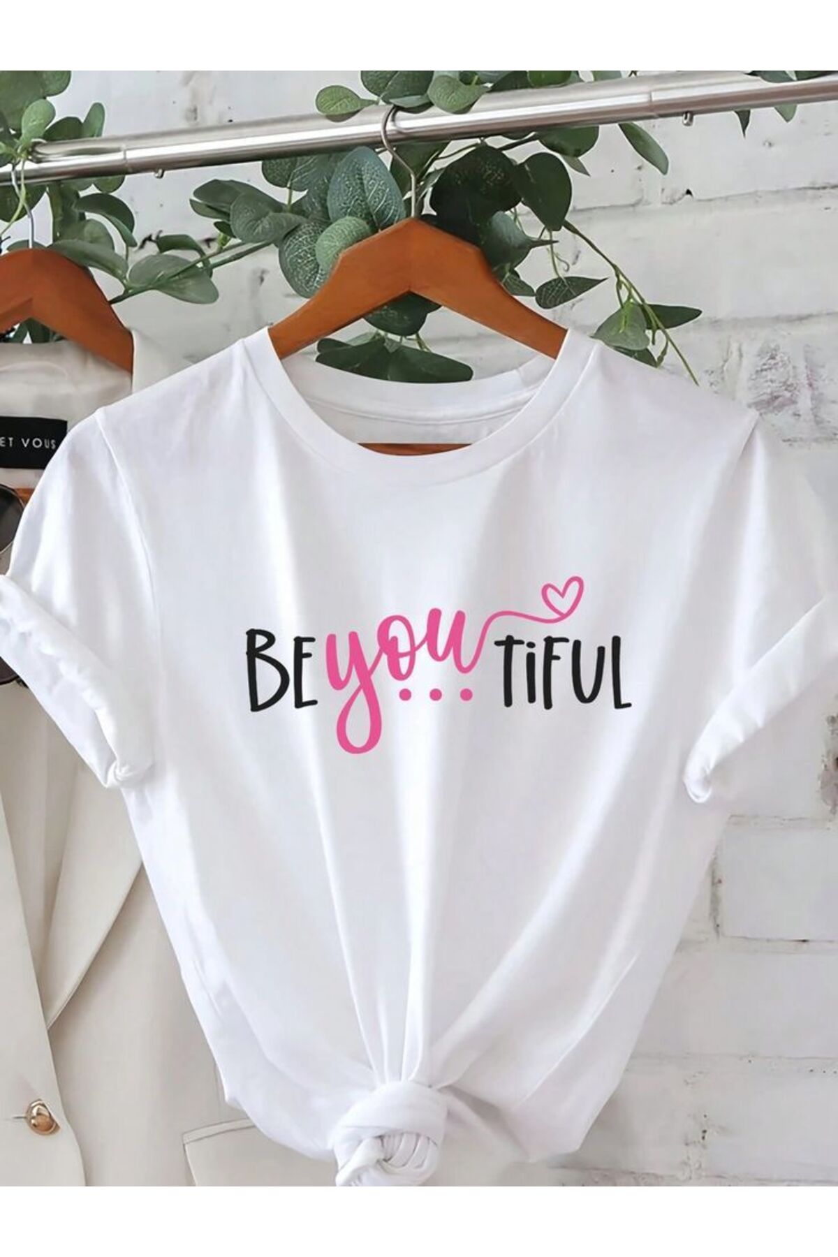 NEW SEASON WOMEN 'S TSHIRT, REGULAR FIT MOLD, BREATHABLE SOFT FABRIC