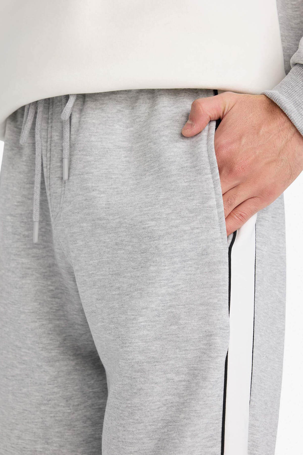 DeFacto Wide Leg Beli Lastikli Cepli Geniş Paça Eşofman Altı F3871AX25WN görsel 4