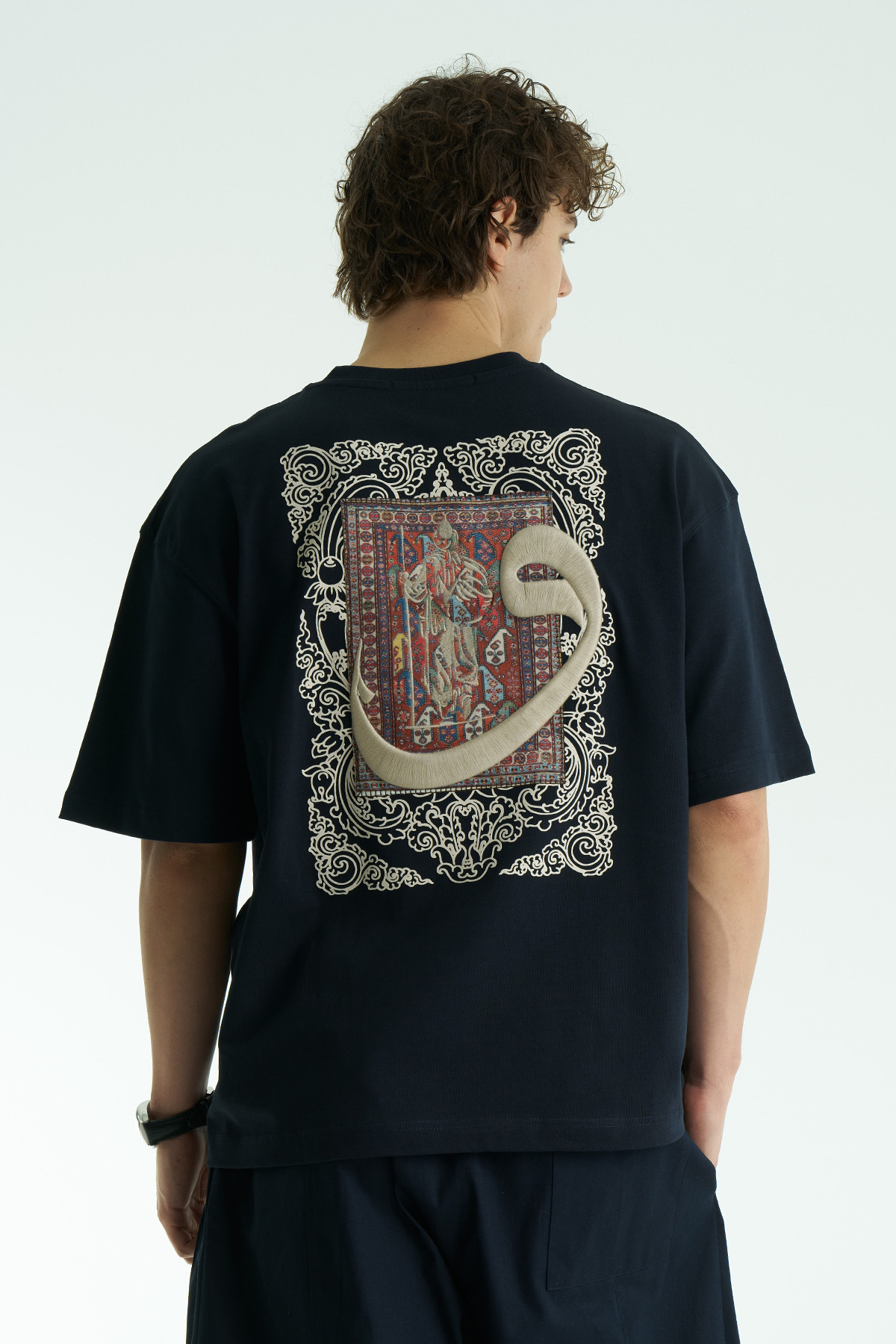 SHANBERWEAR Vav Nakışlı & Halı Motifli Oversize Erkek Tişört %100 Pamuk Bisiklet Yaka - Lacivert