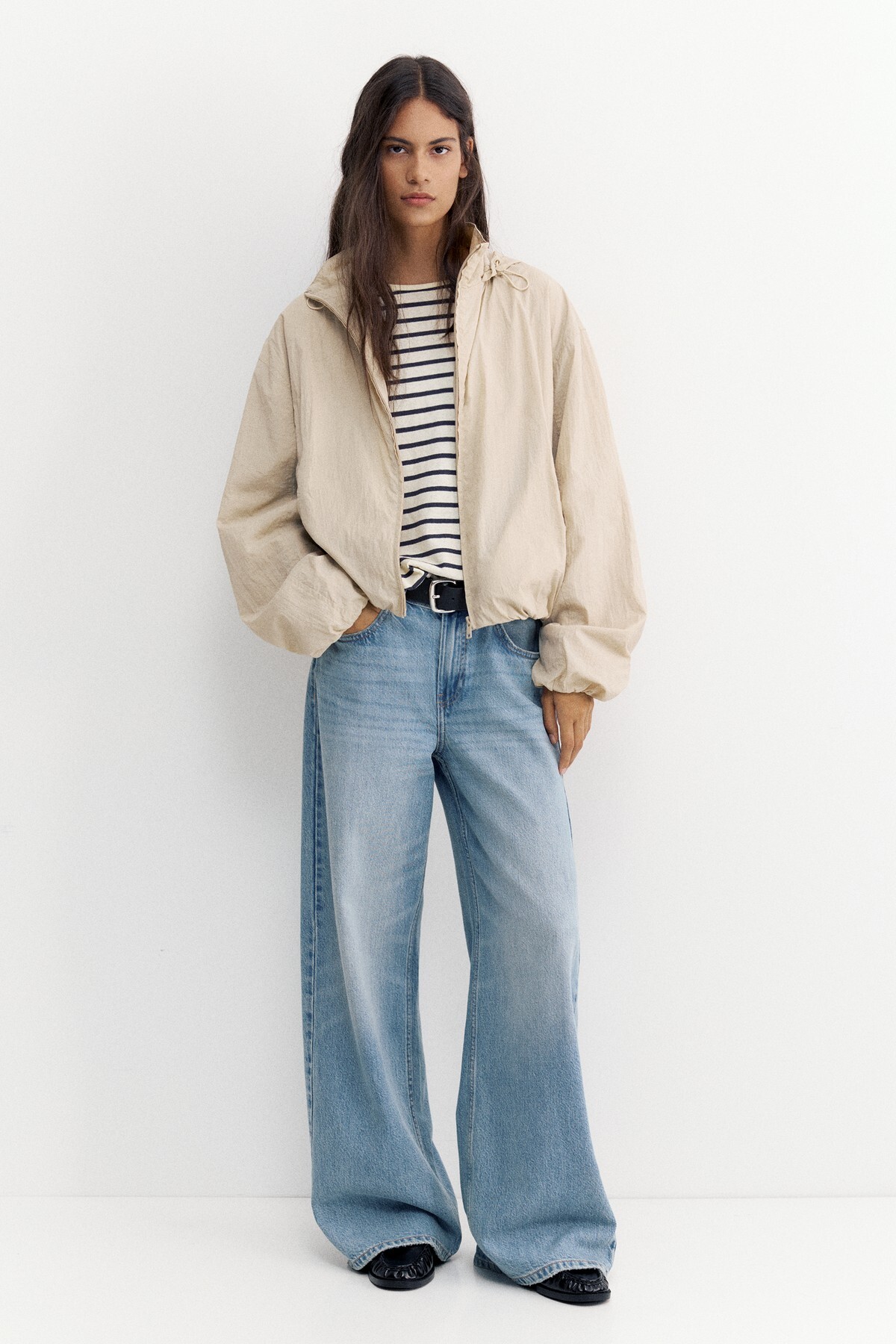 Pull & Bear Kapüşonlu hafif mont görsel 2