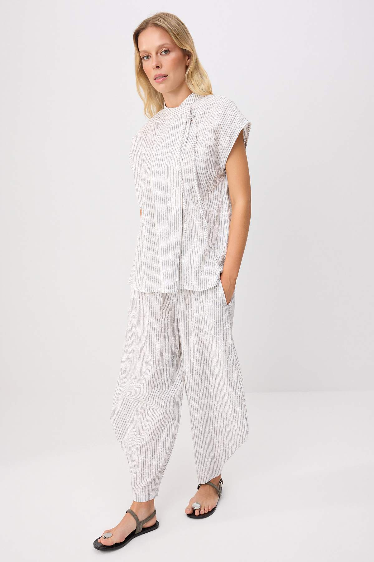 Trendyolmilla Beyaz Dokuma Alt&Üst Alt - Üst Takım TWOSS26AU00238
