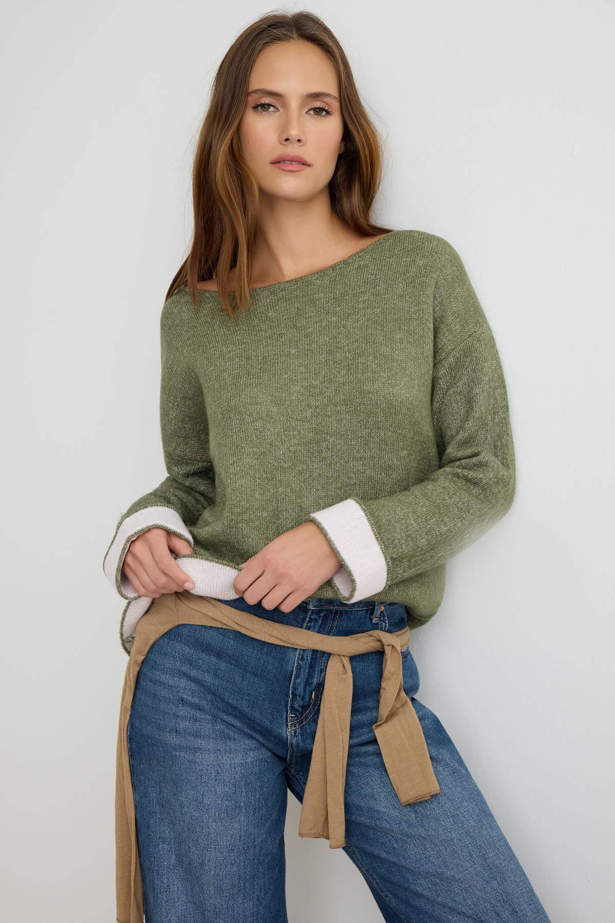 Trendyolmilla Yeşil Yumuşak Dokulu Renk Bloklu Kayık Yaka Oversize Triko Kazak TWOAW27KZ00211