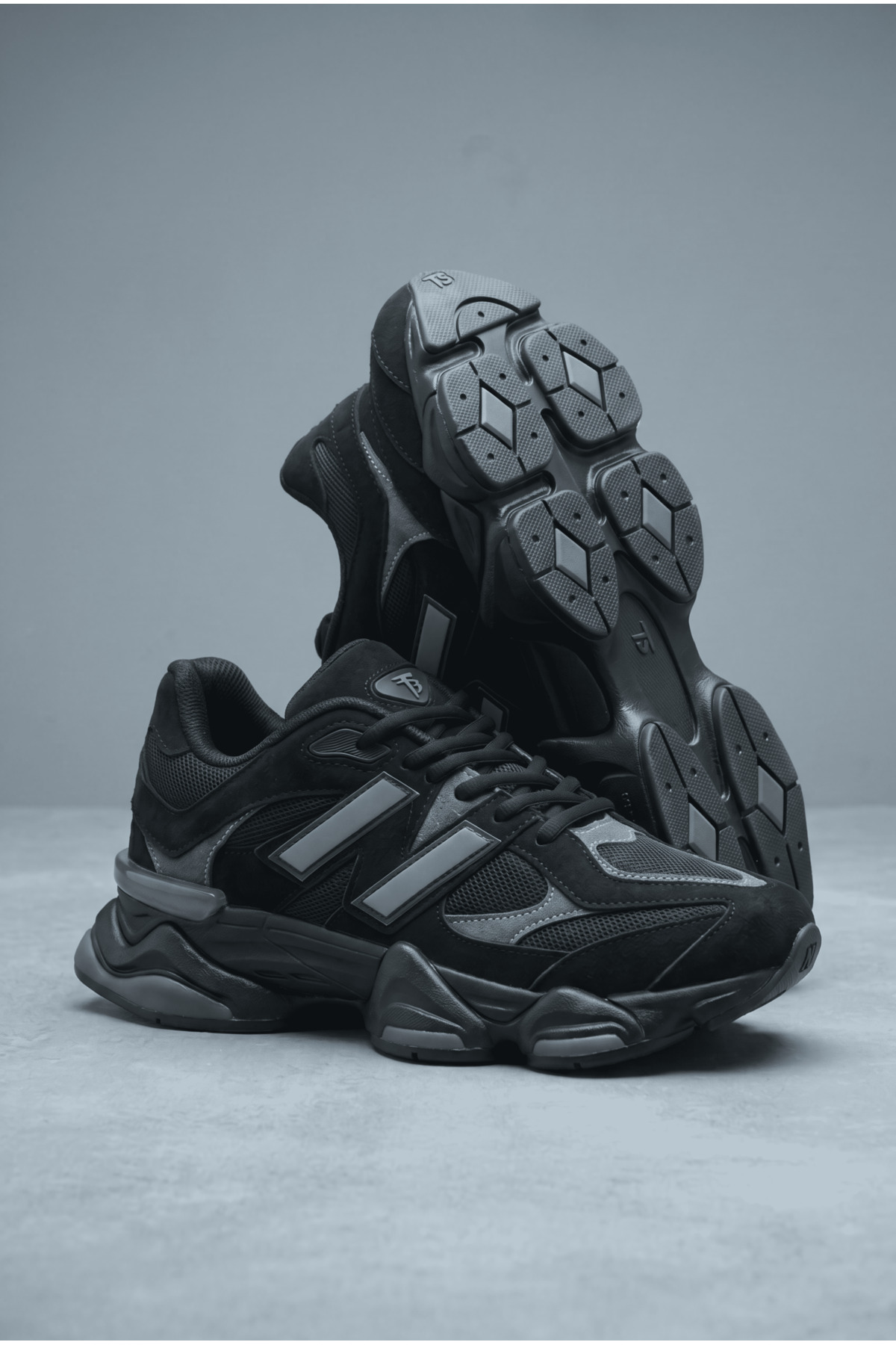 Tonny Black Αθλητικά παπούτσια Unisex Μαύρη Πολυ Σόλα Anorak με μοτίβο ψηλή σ...