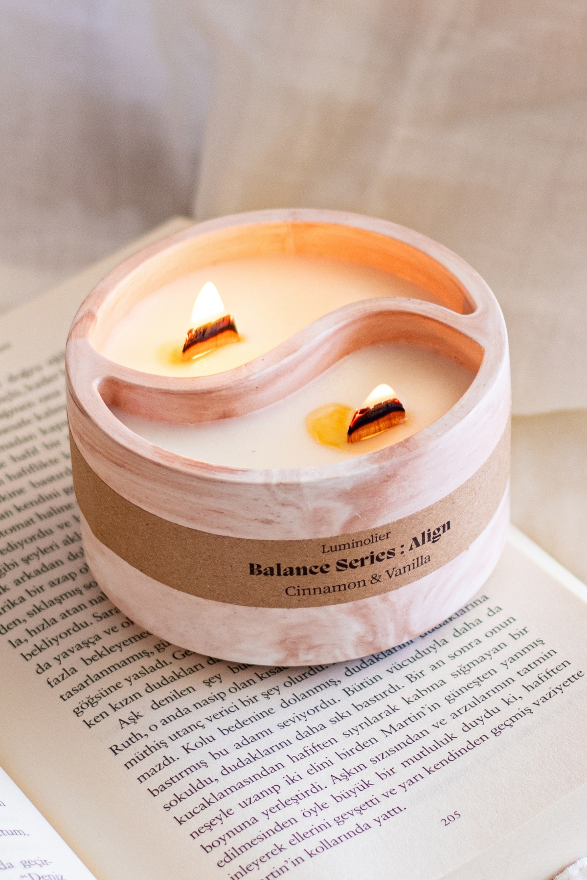 Cinnamon & Vanilla Scented Yin Yang Concrete Soy Candle – Wood Wick, 100% Natural Handmade Decorative Candle