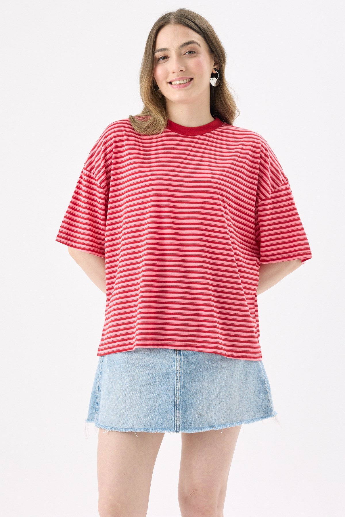 CrepTekstil  Crep Kadın Kırmızı Çizgili Kısa Kollu T-Shirt Oversize Fit Yumuşak Örme Kumaş - Görsel 2